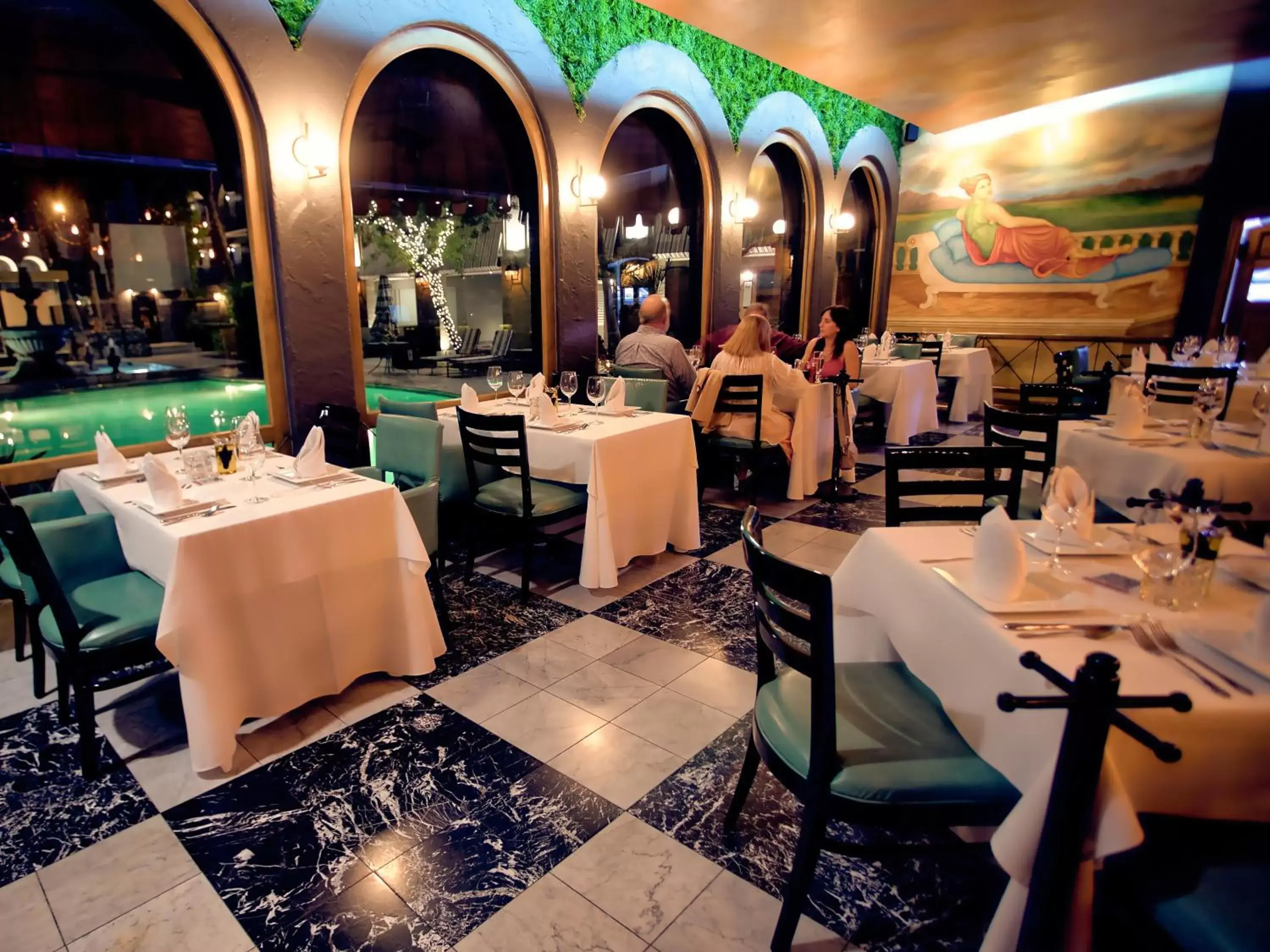 Restaurant/Places to Eat in Hotel Lucerna Mexicali