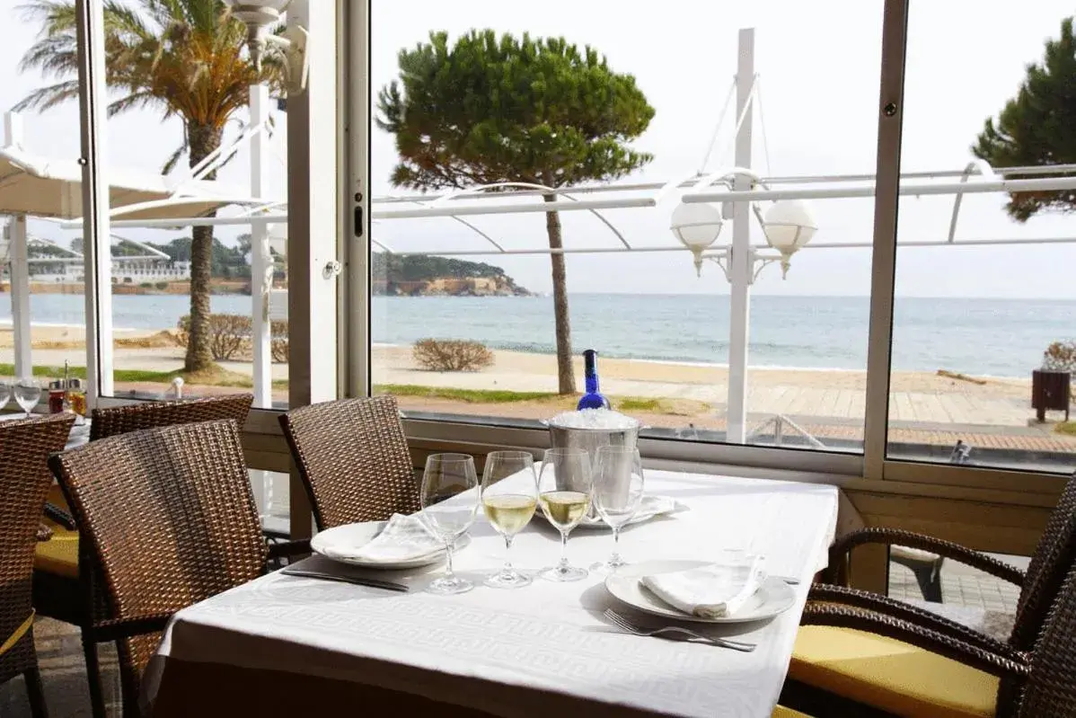 Restaurant/Places to Eat in Hotel Restaurant Sant Pol
