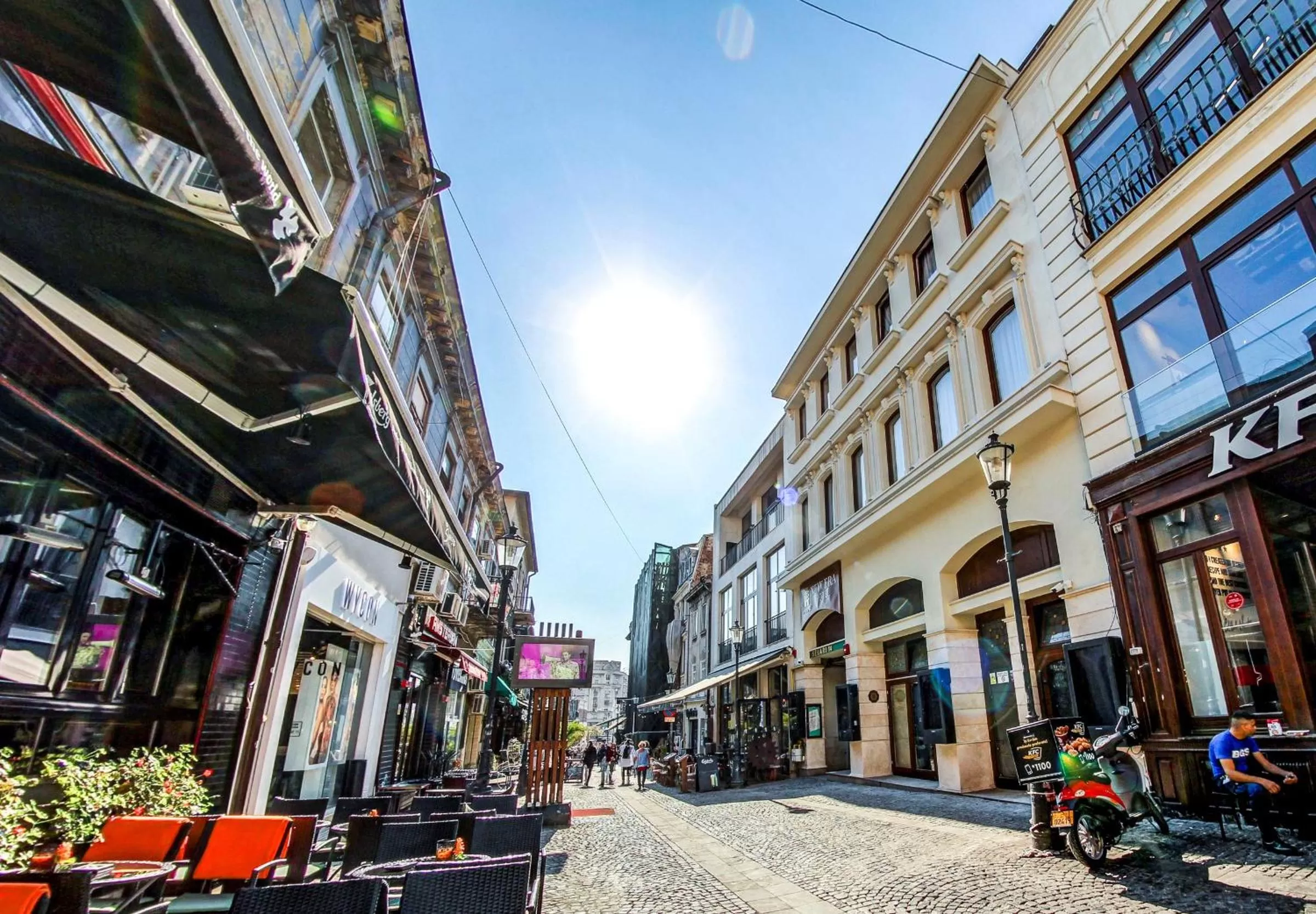 Property building in New Era Hotel Old Town Party Zone Bucharest- parking with fee nearby - NOT at the hotel !