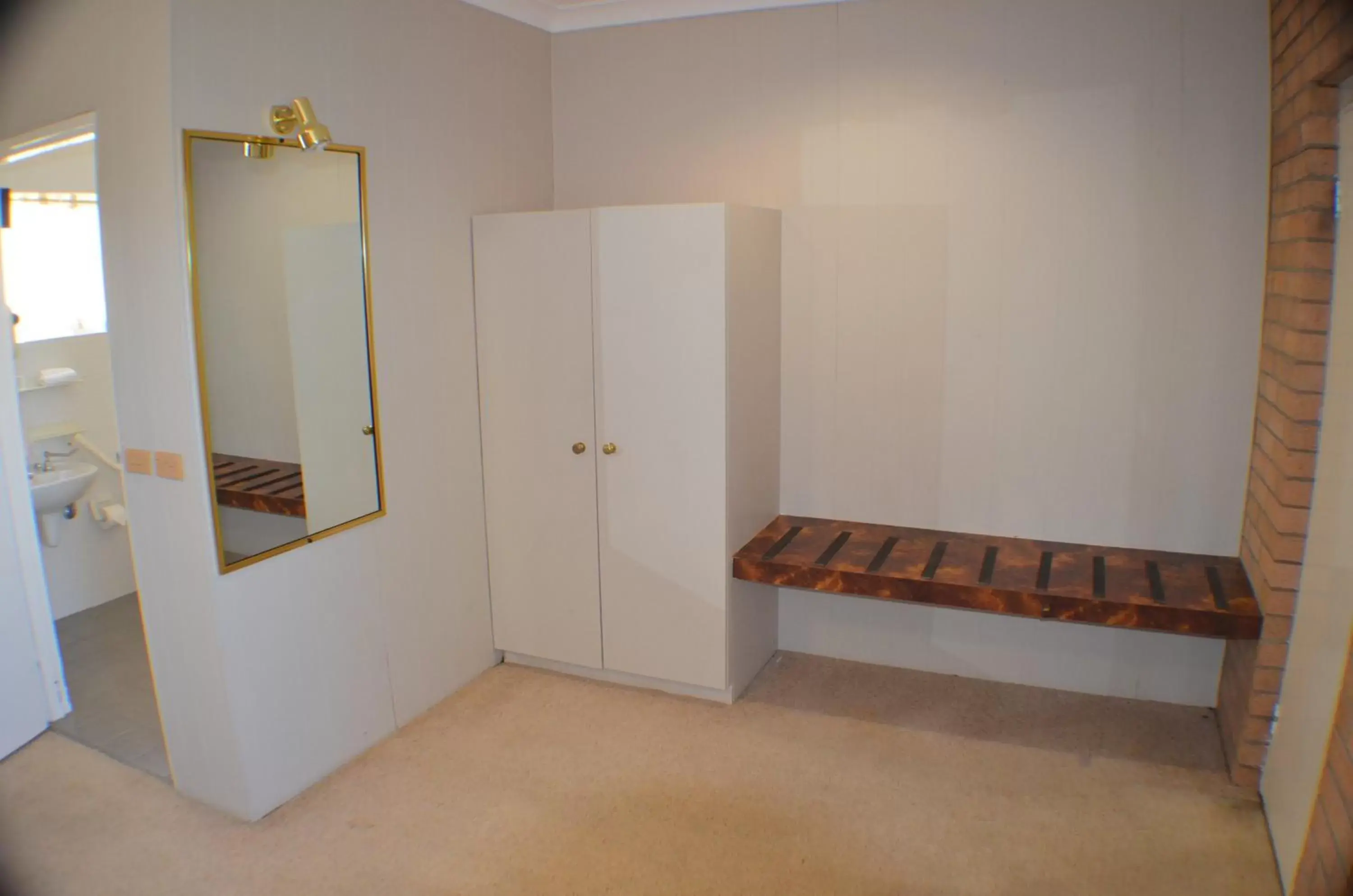 Bedroom, Bathroom in Deer Park Motor Inn Armidale