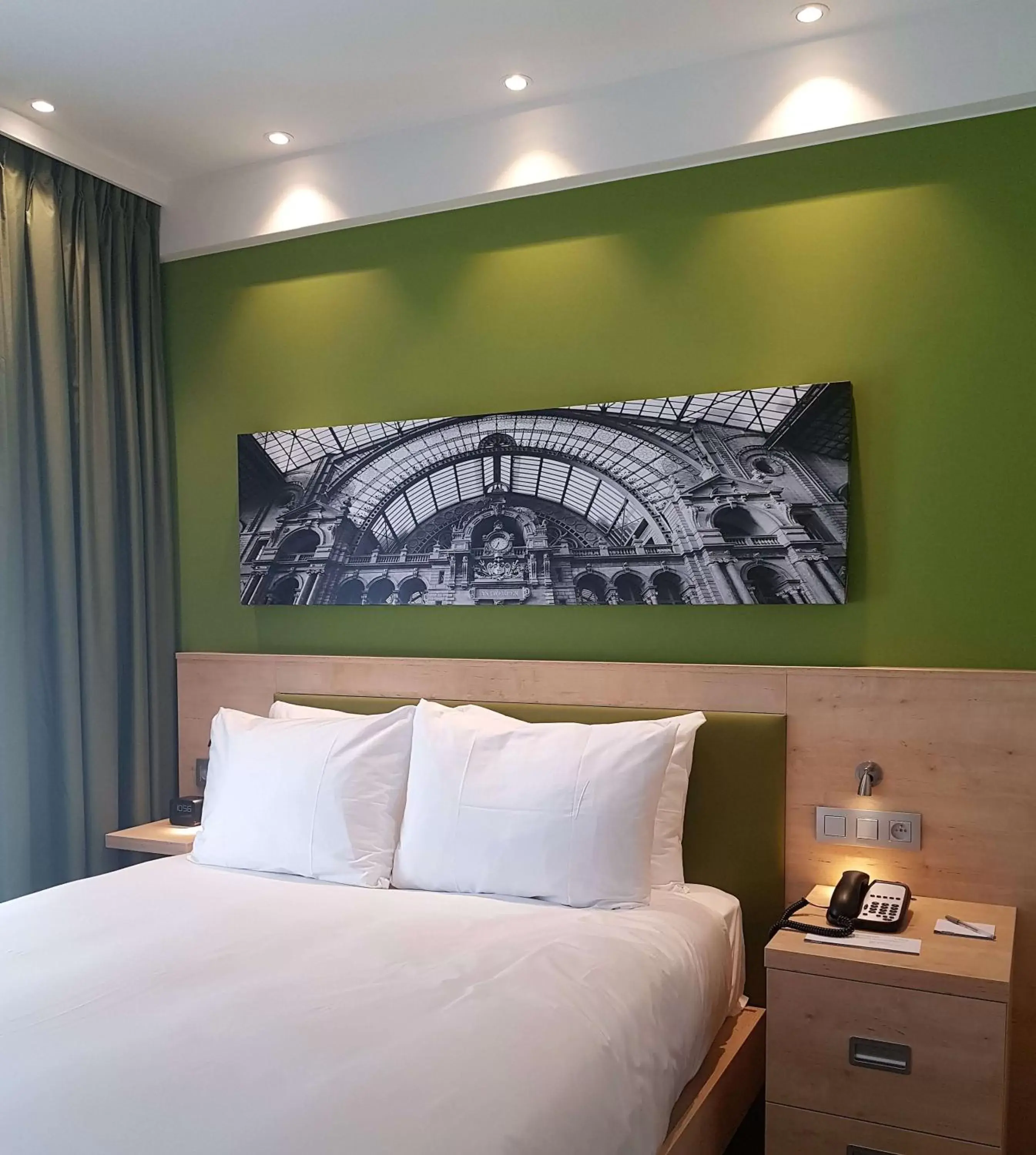 Bed in Hampton By Hilton Antwerp Central Station