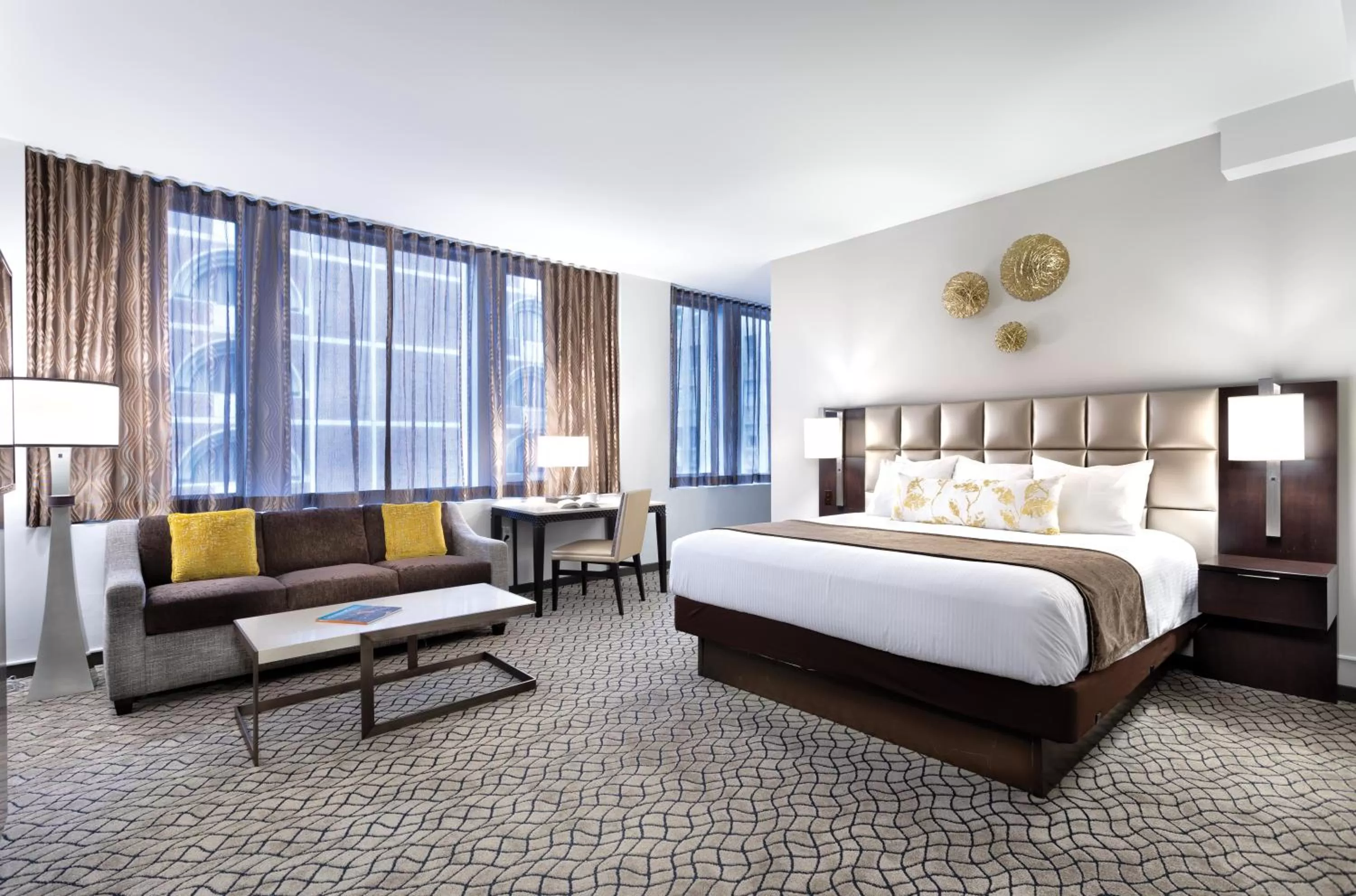 Living room, Bed in The Donatello Hotel