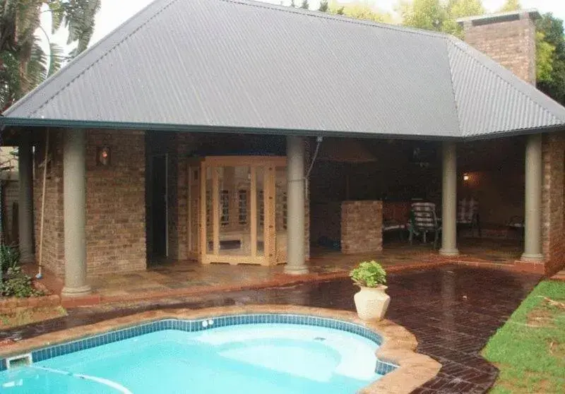 Swimming Pool in Goodey's Guesthouse