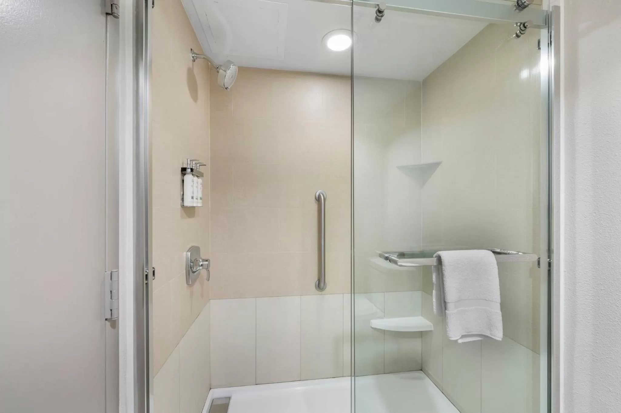 Bathroom in Holiday Inn Express Greencastle by IHG