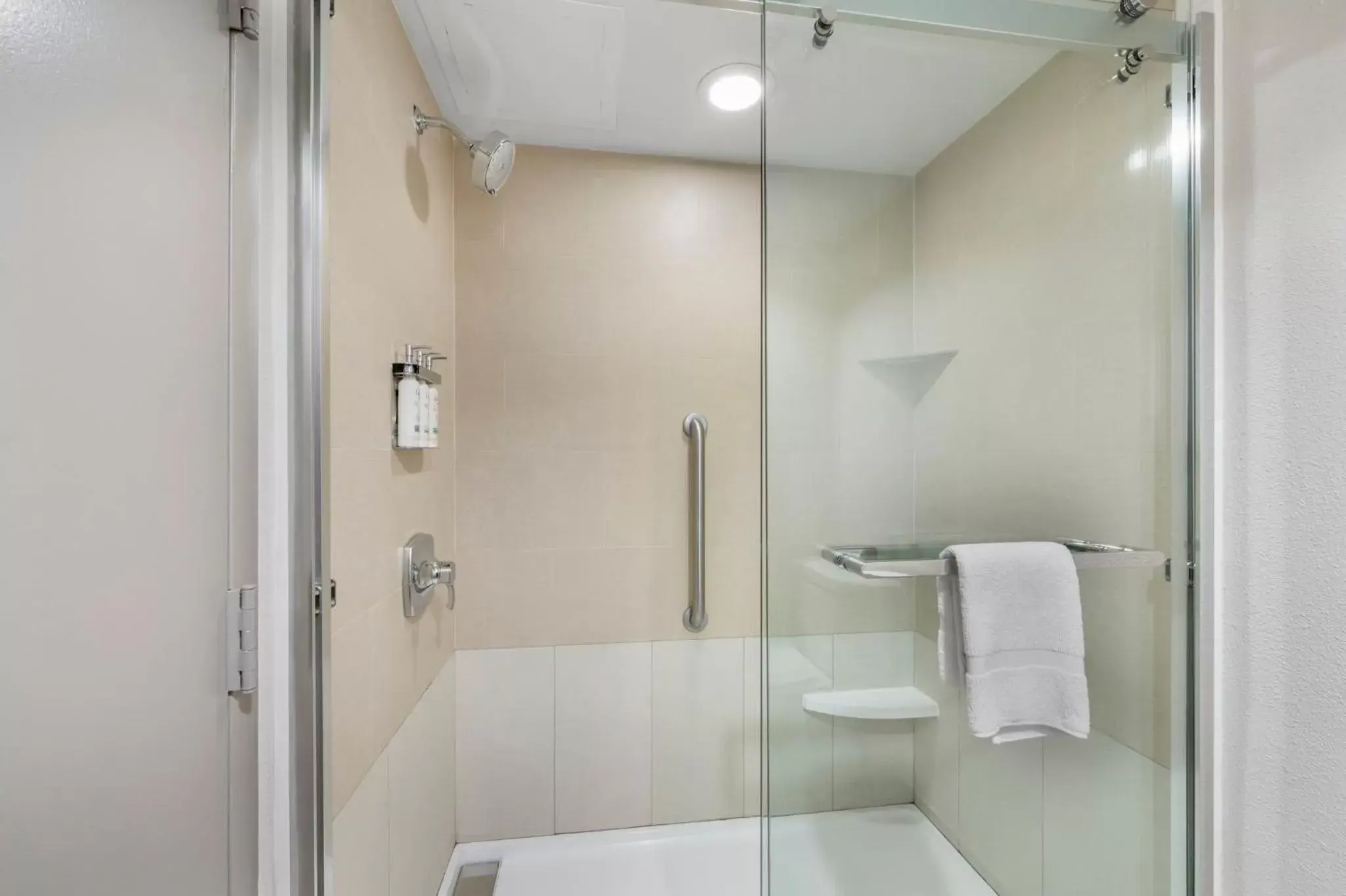 Bathroom in Holiday Inn Express Greencastle, an IHG Hotel