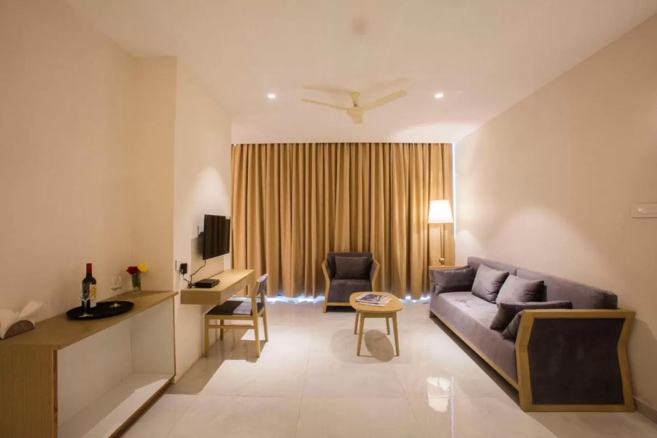 TV and multimedia, Seating Area in Sapphire Premium Hotel & Suite