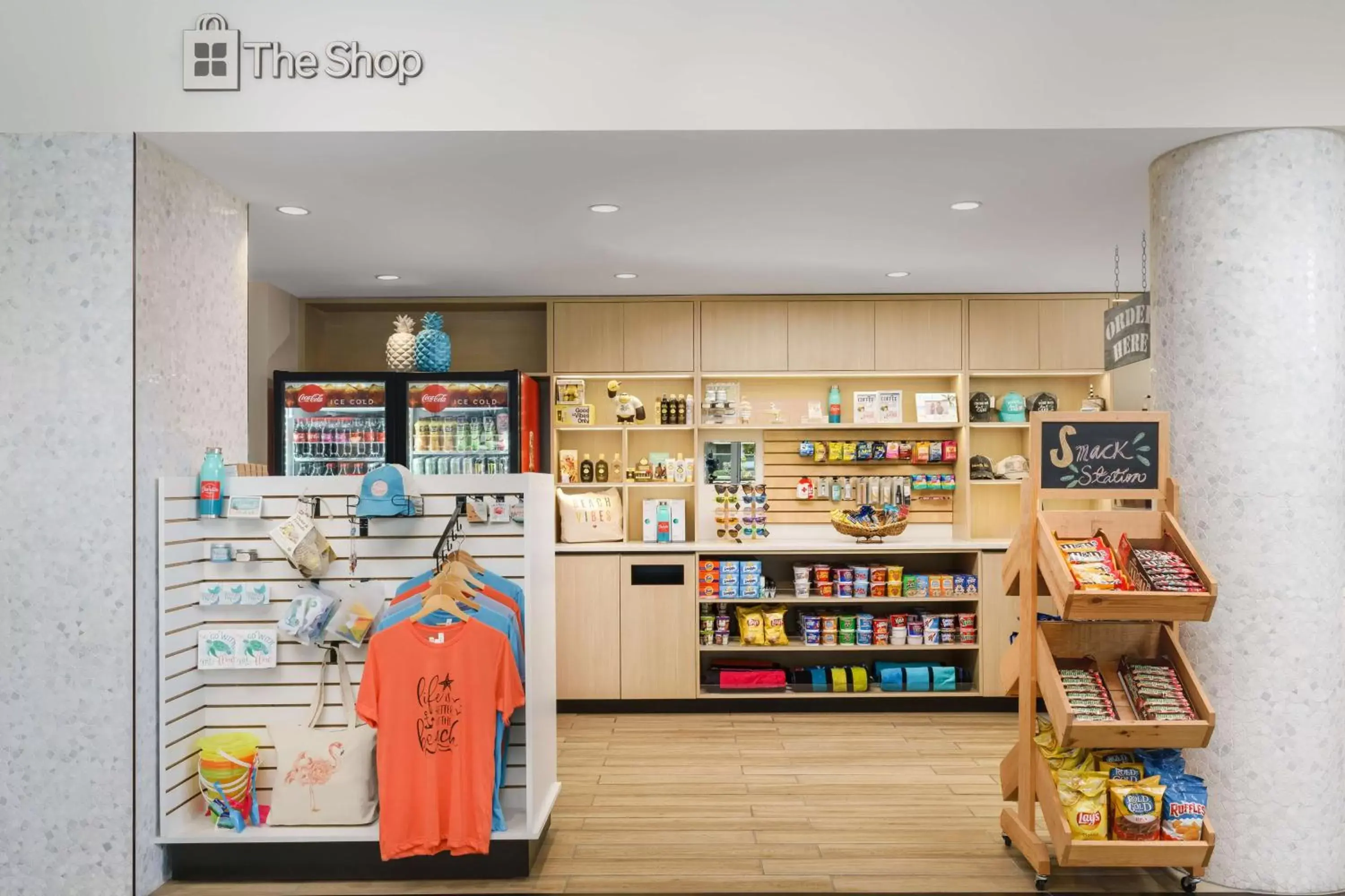 On-site shops, Supermarket/Shops in Hilton Garden Inn Cocoa Beach-Oceanfront, FL