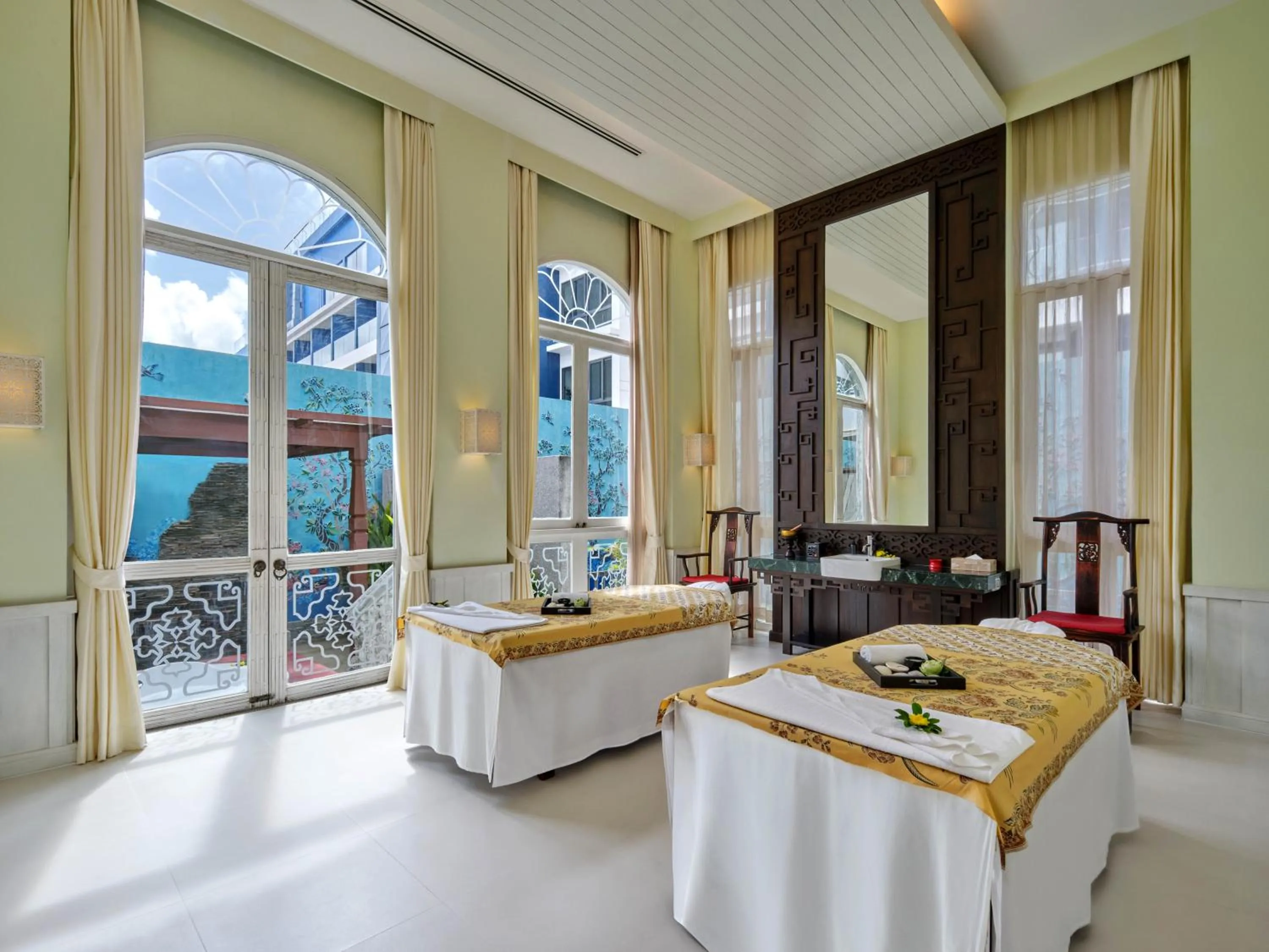 Hot Tub, Bed in The Kee Resort & Spa