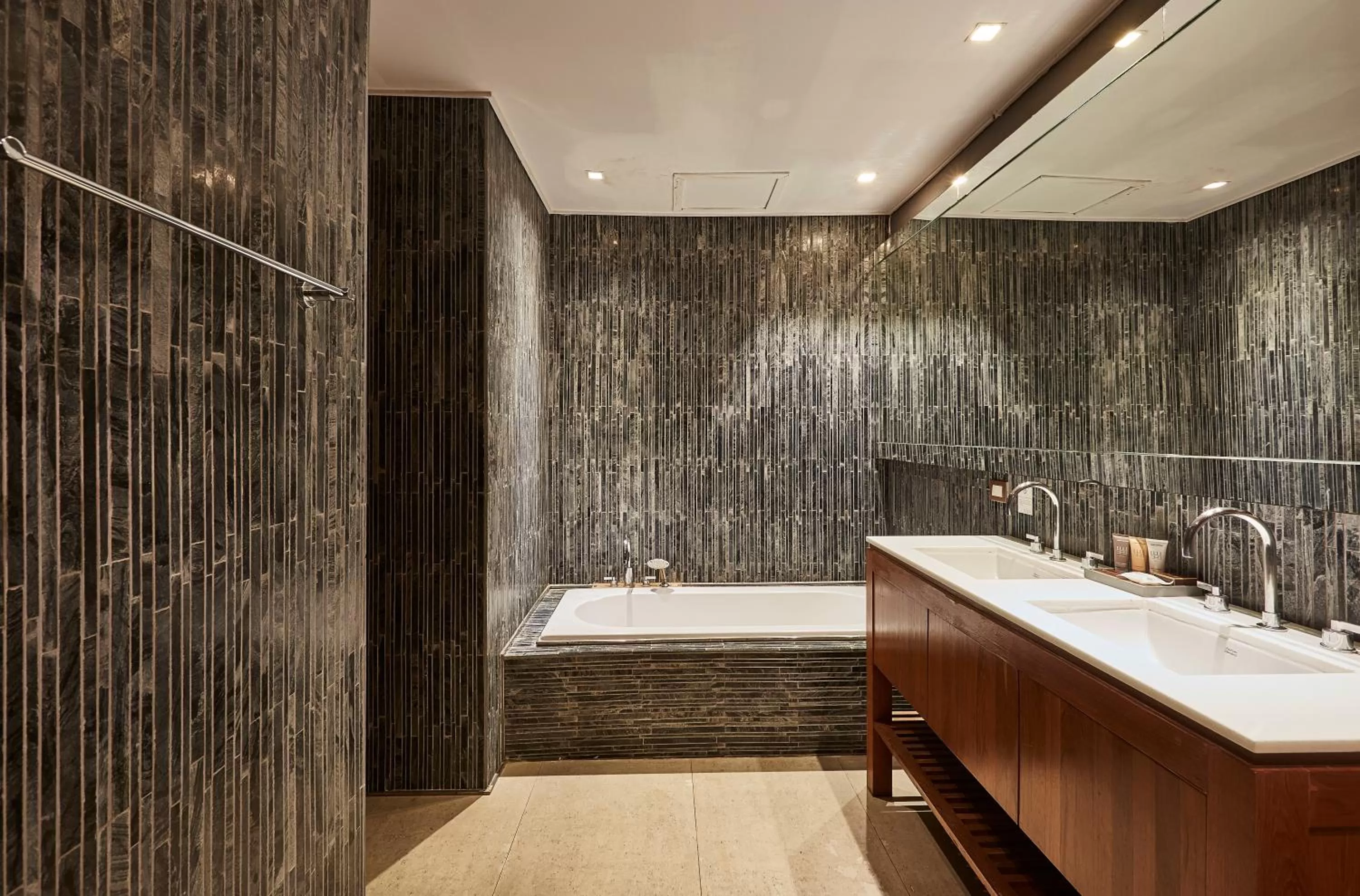 Shower in LUXX Langsuan Hotel - SHA Plus