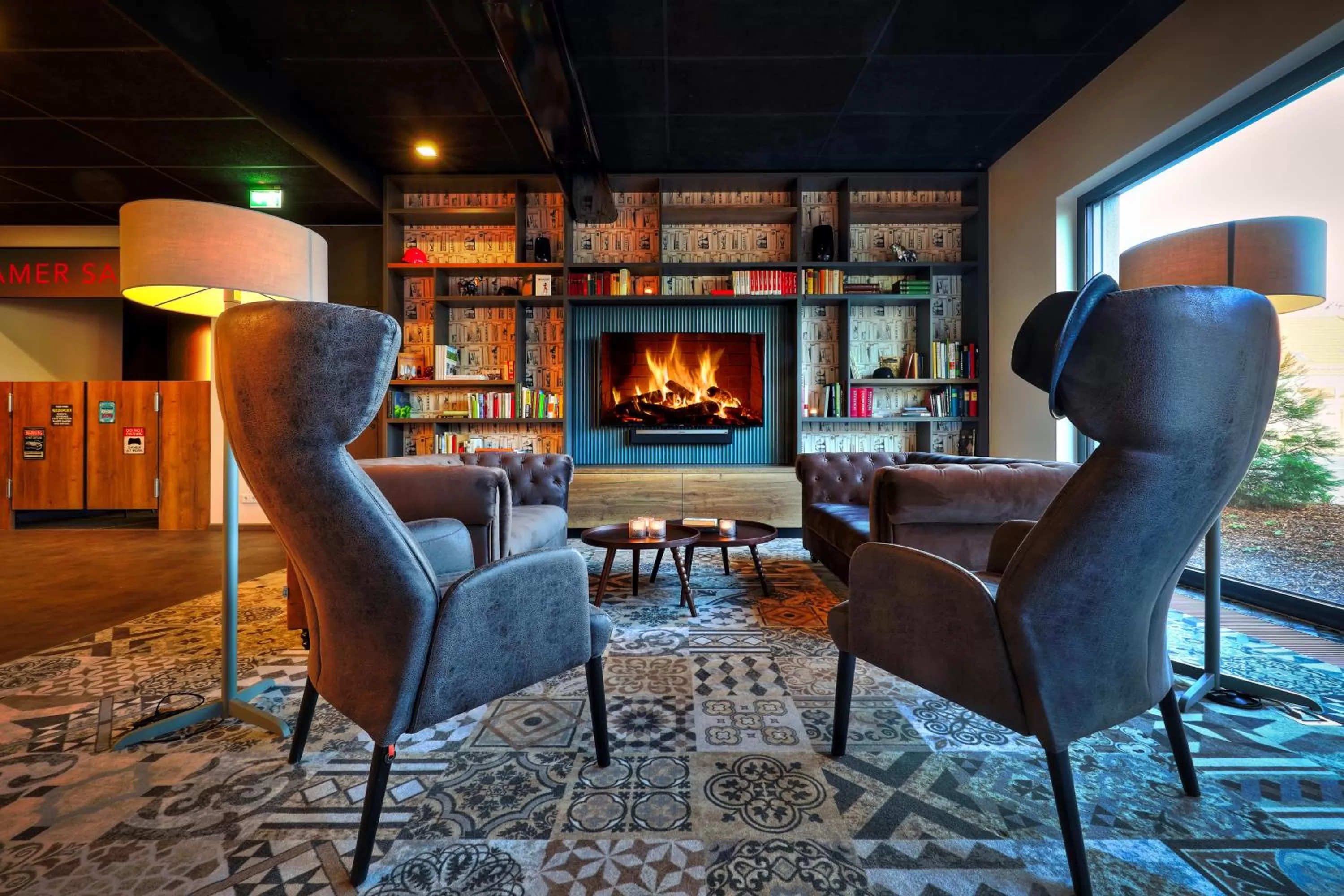 Restaurant/places to eat in Emils Hotel