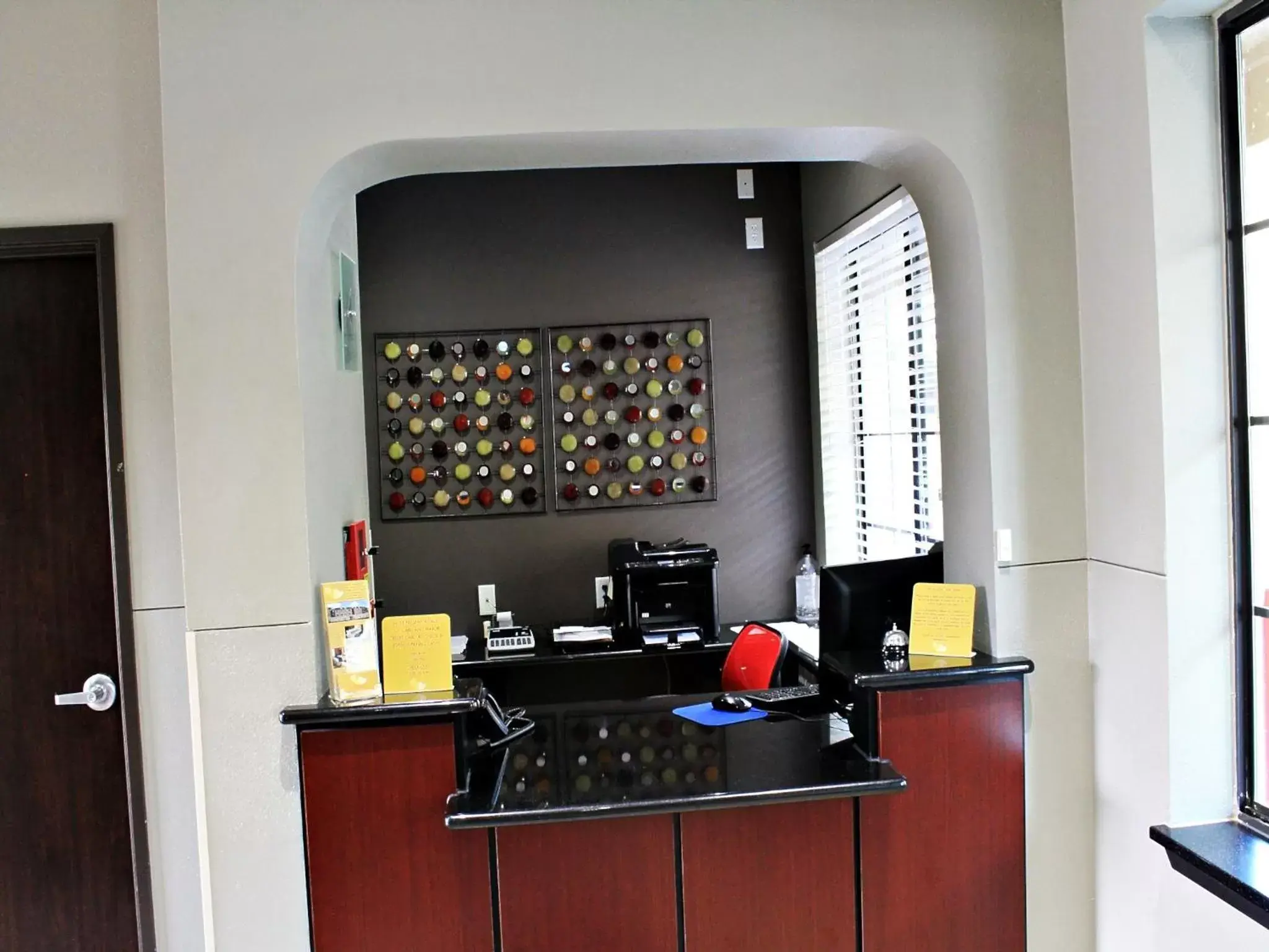 Lobby or reception, Kitchen/Kitchenette in Cityview Inn & Suites Downtown /RiverCenter Area