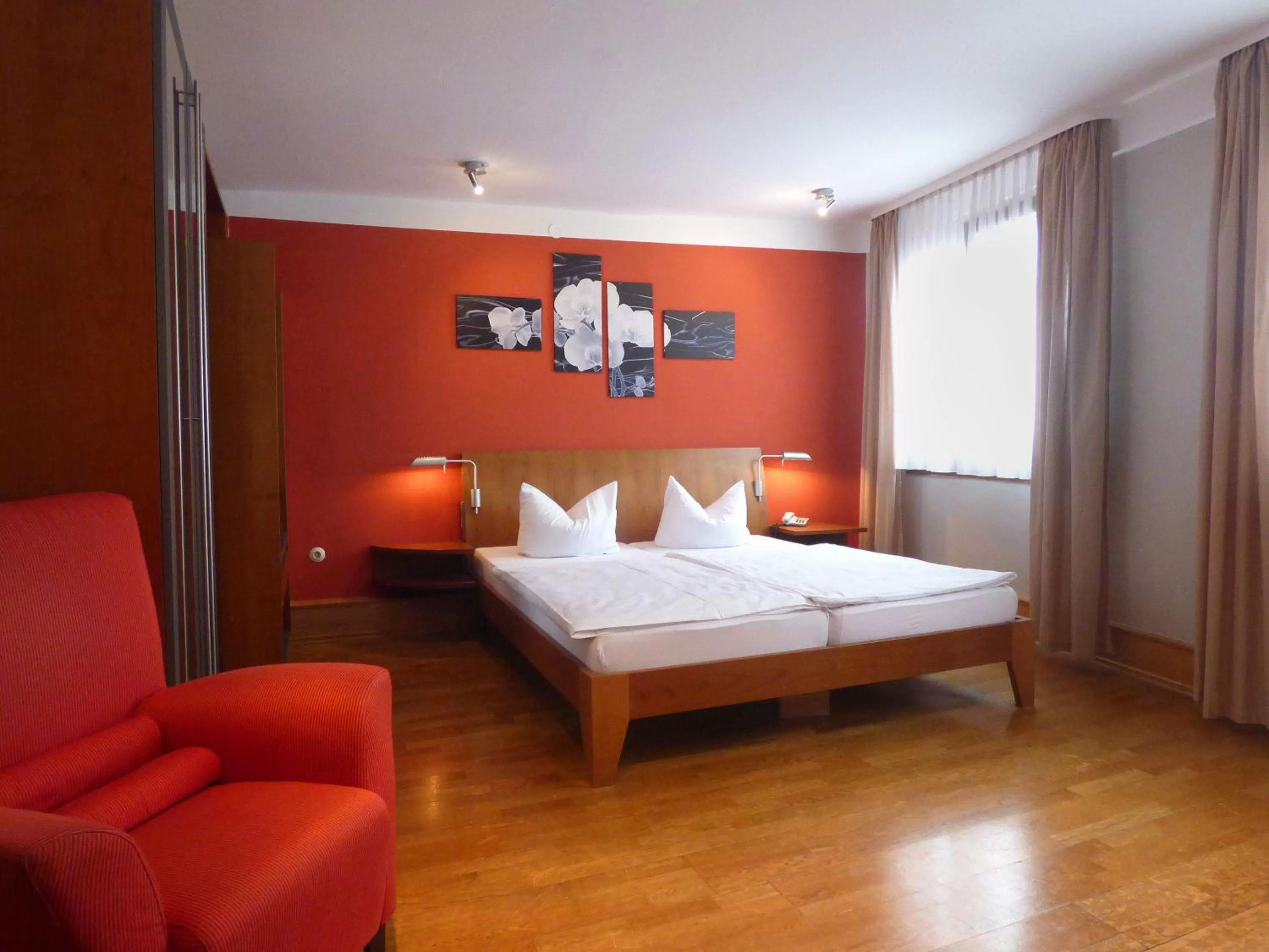 Photo of the whole room, Bed in Hotel Krone