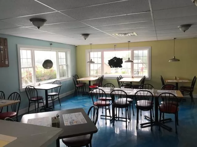 Restaurant/Places to Eat in Lake Inn