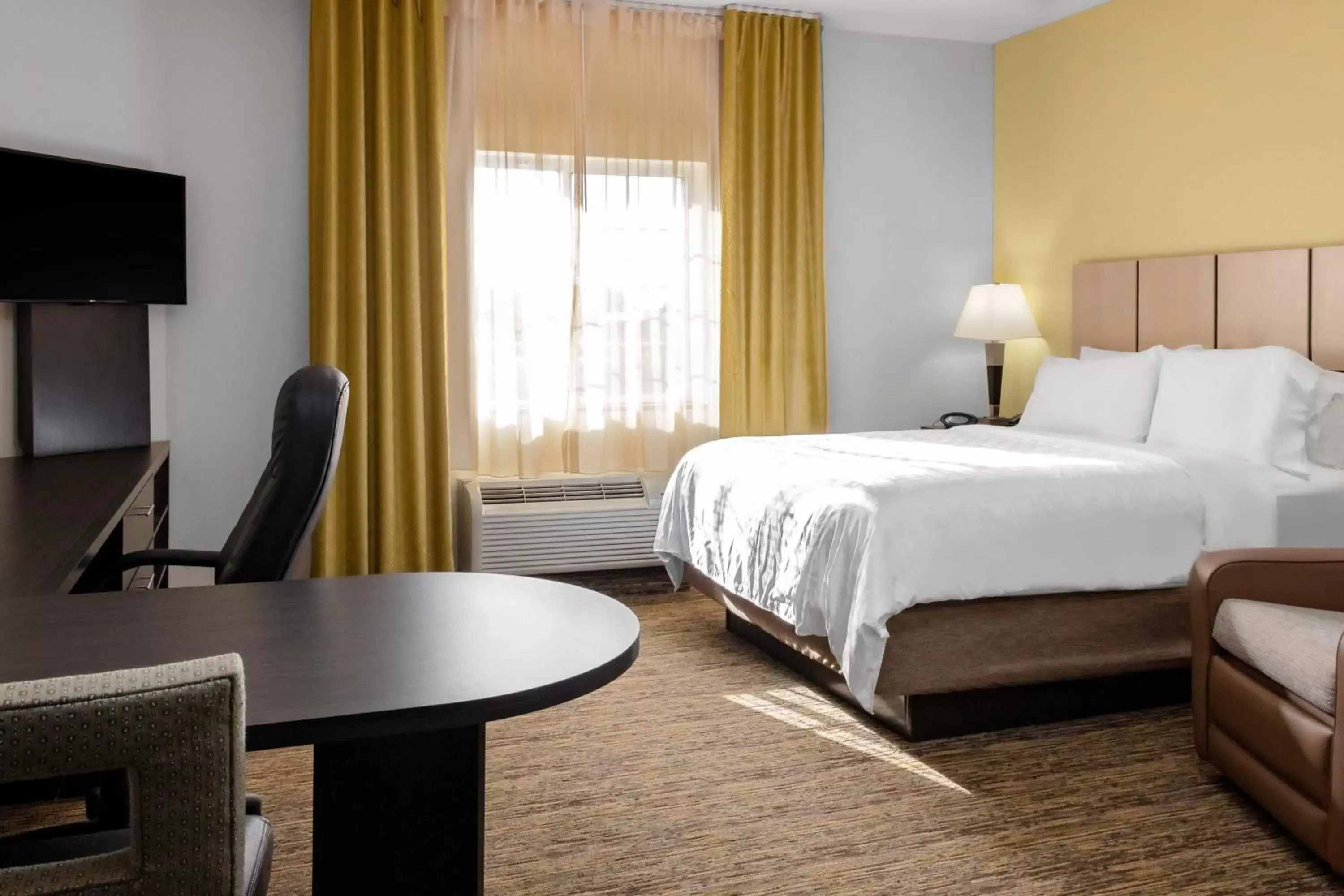 Bedroom, Bed in Candlewood Suites Warner Robins, an IHG Hotel