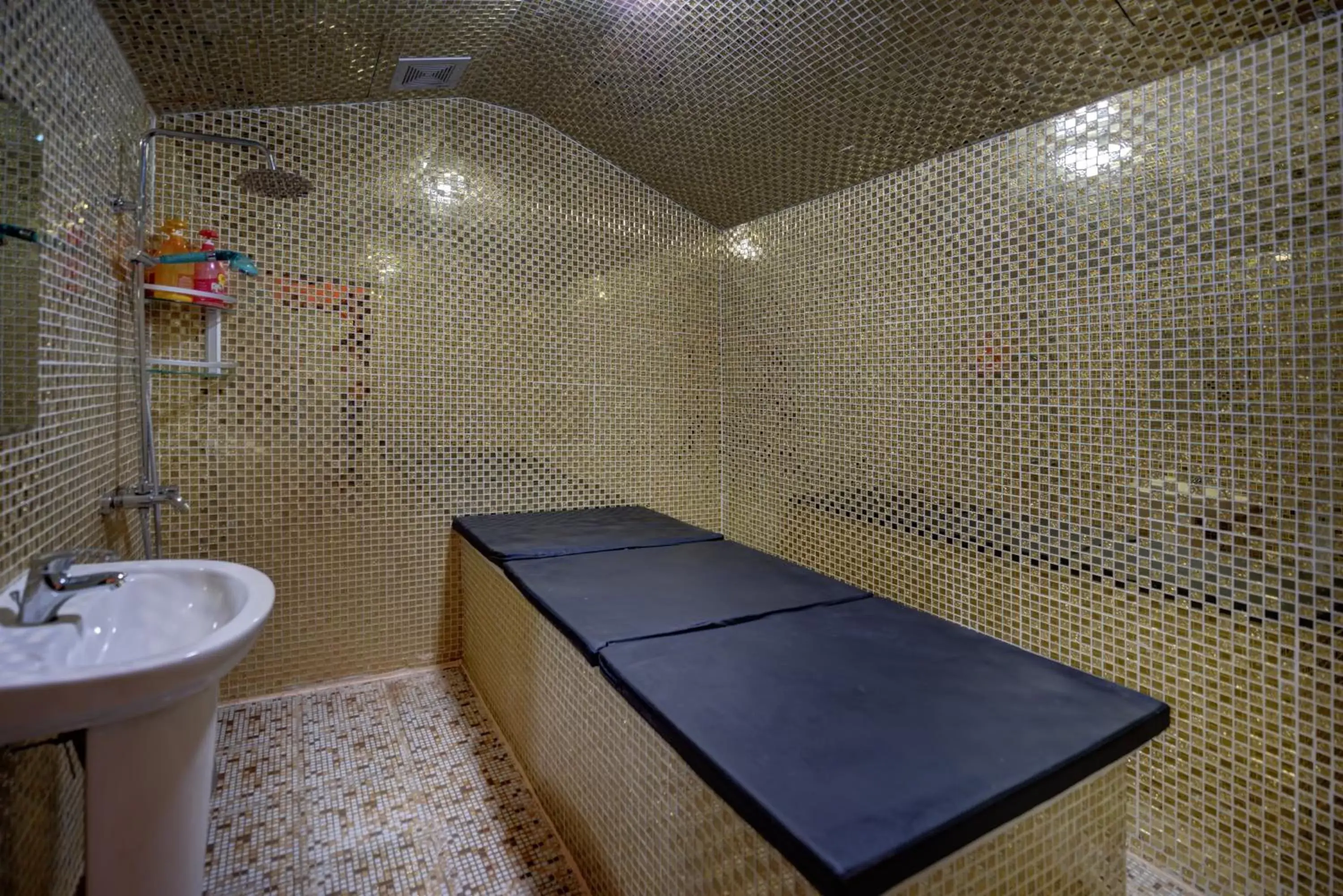 Spa and wellness centre/facilities, Bathroom in Golden Tulip Hotel Al Barsha