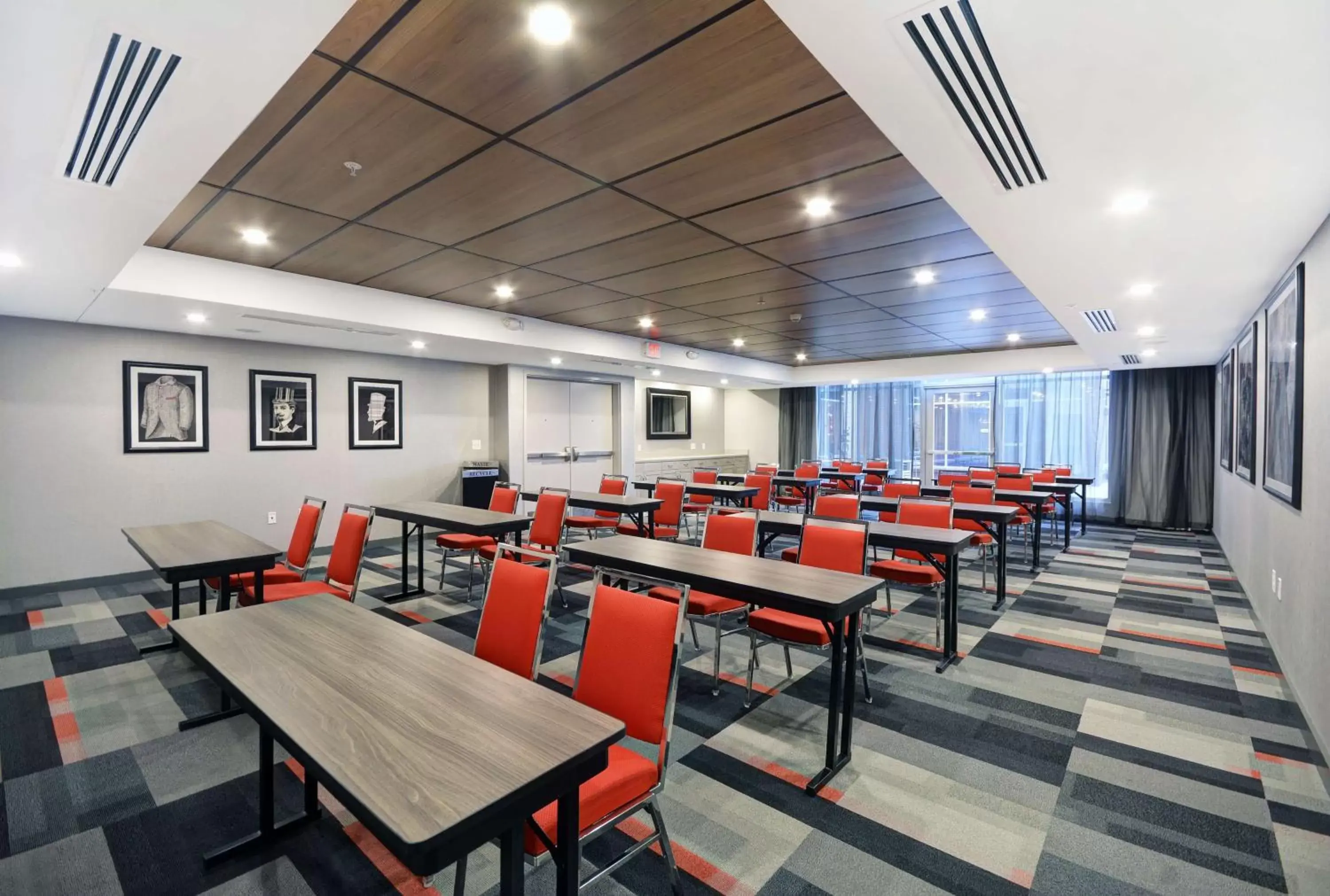 Meeting/conference room, Restaurant/Places to Eat in Homewood Suites by Hilton Athens Downtown University Area