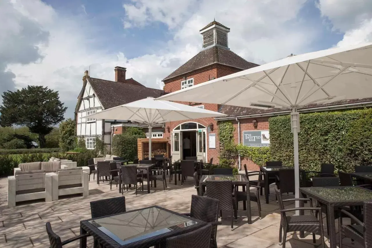 Patio, Restaurant/Places to Eat in Kings Court Hotel