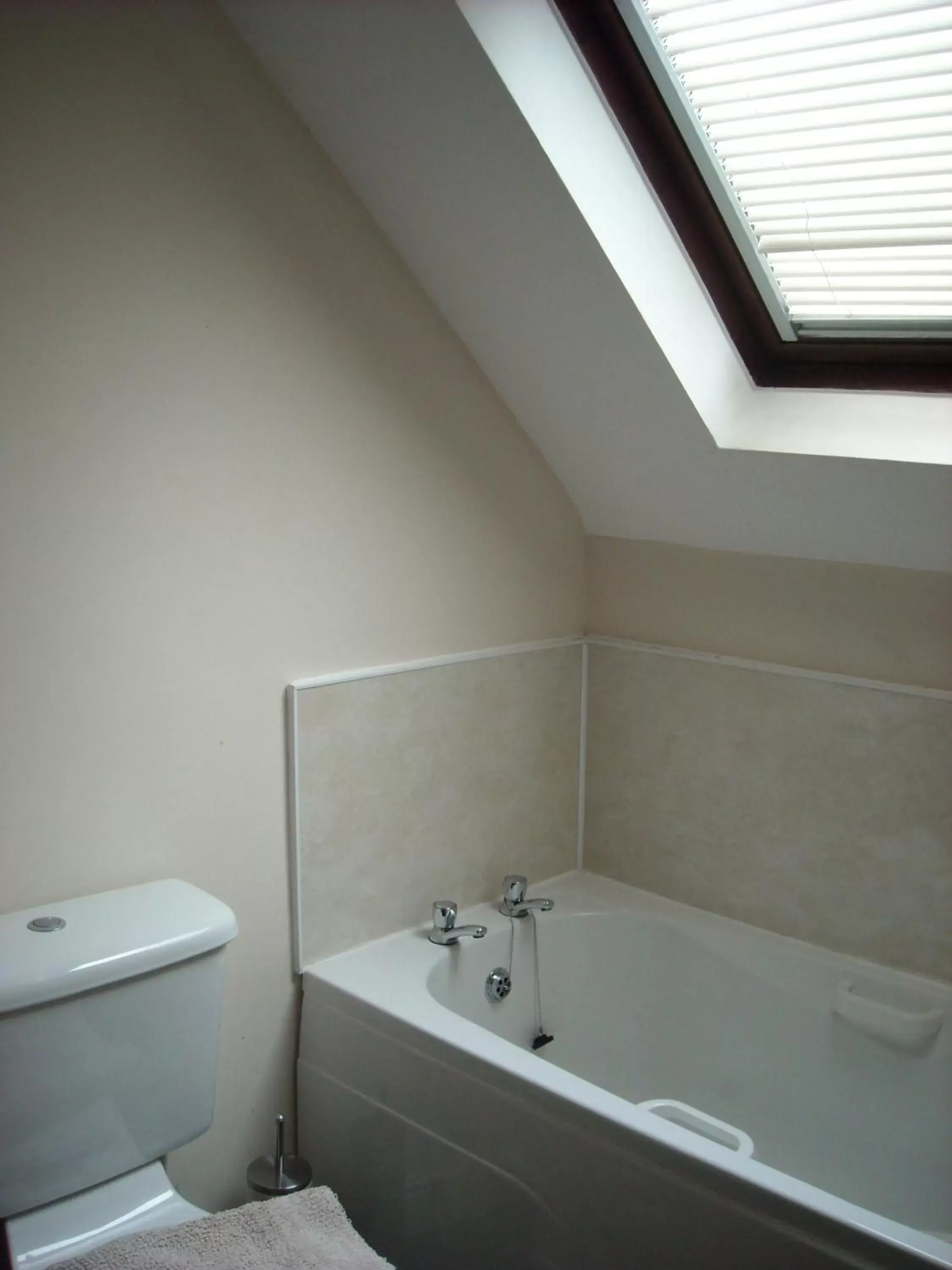 Twin Room with Shared Bathroom in The Embassy Hotel Twin Room with Shared Bathroom in The Embassy Hotel