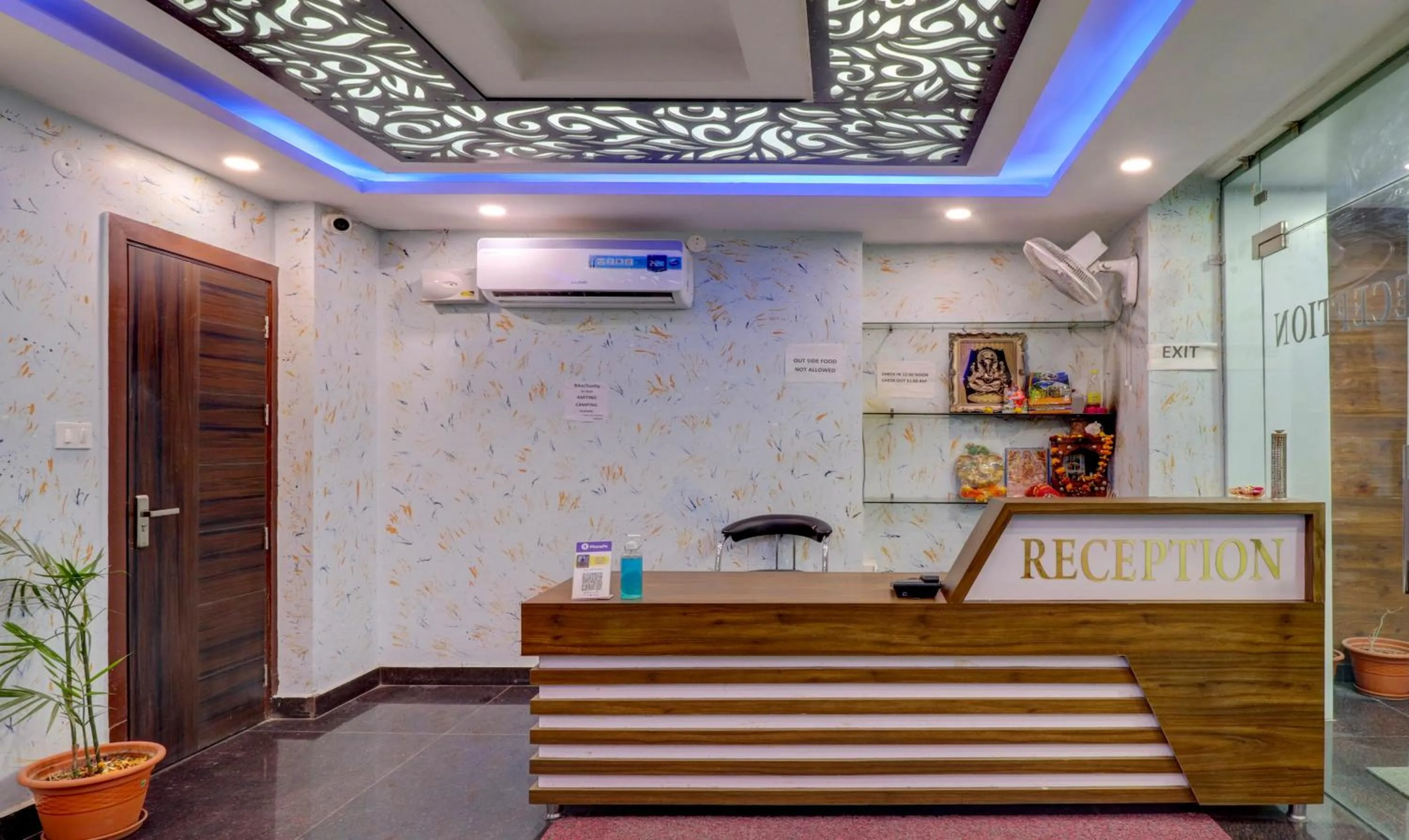 Lobby or reception in Itsy Hotels NV, Tapovan