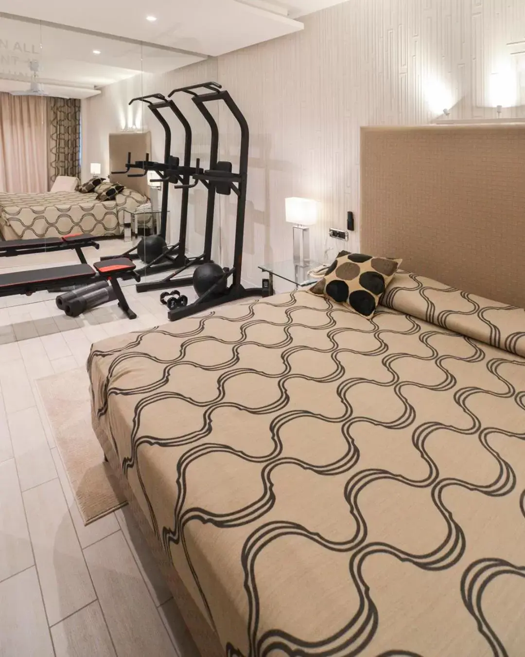 Fitness centre/facilities, Bed in Hotel Ariston