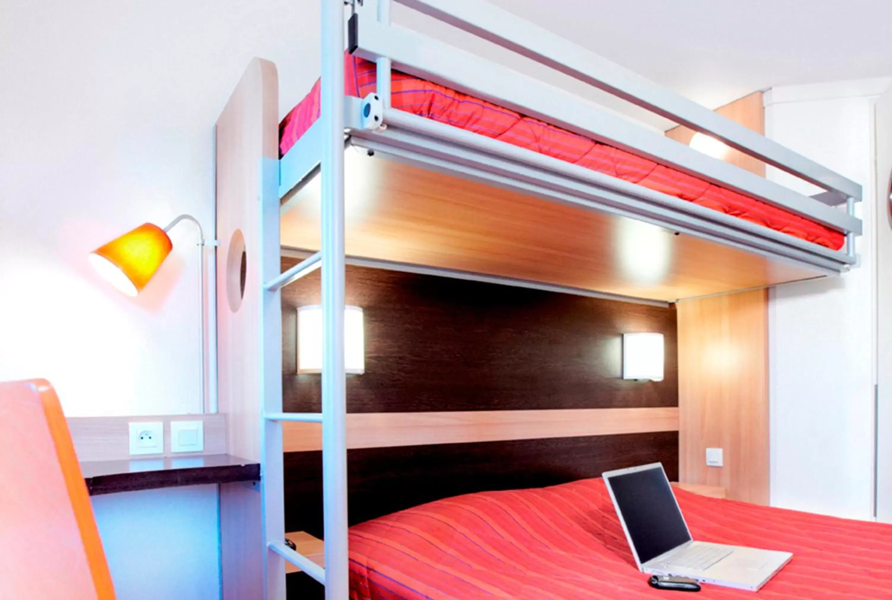 Bedroom, Bunk Bed in Premiere Classe Valenciennes Sud - Rouvignies