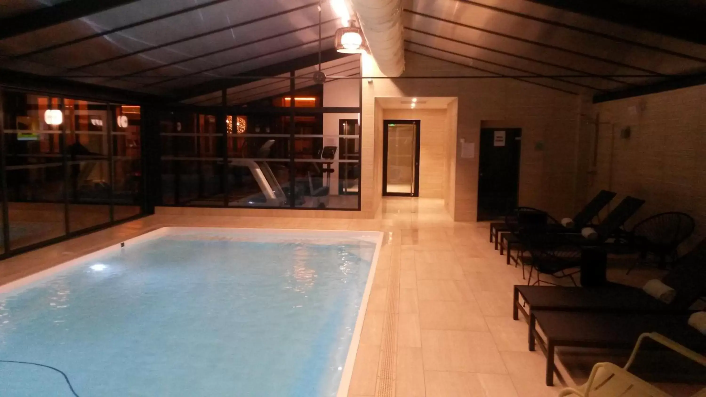 Steam room, Swimming Pool in Oceania Le Jura Dijon