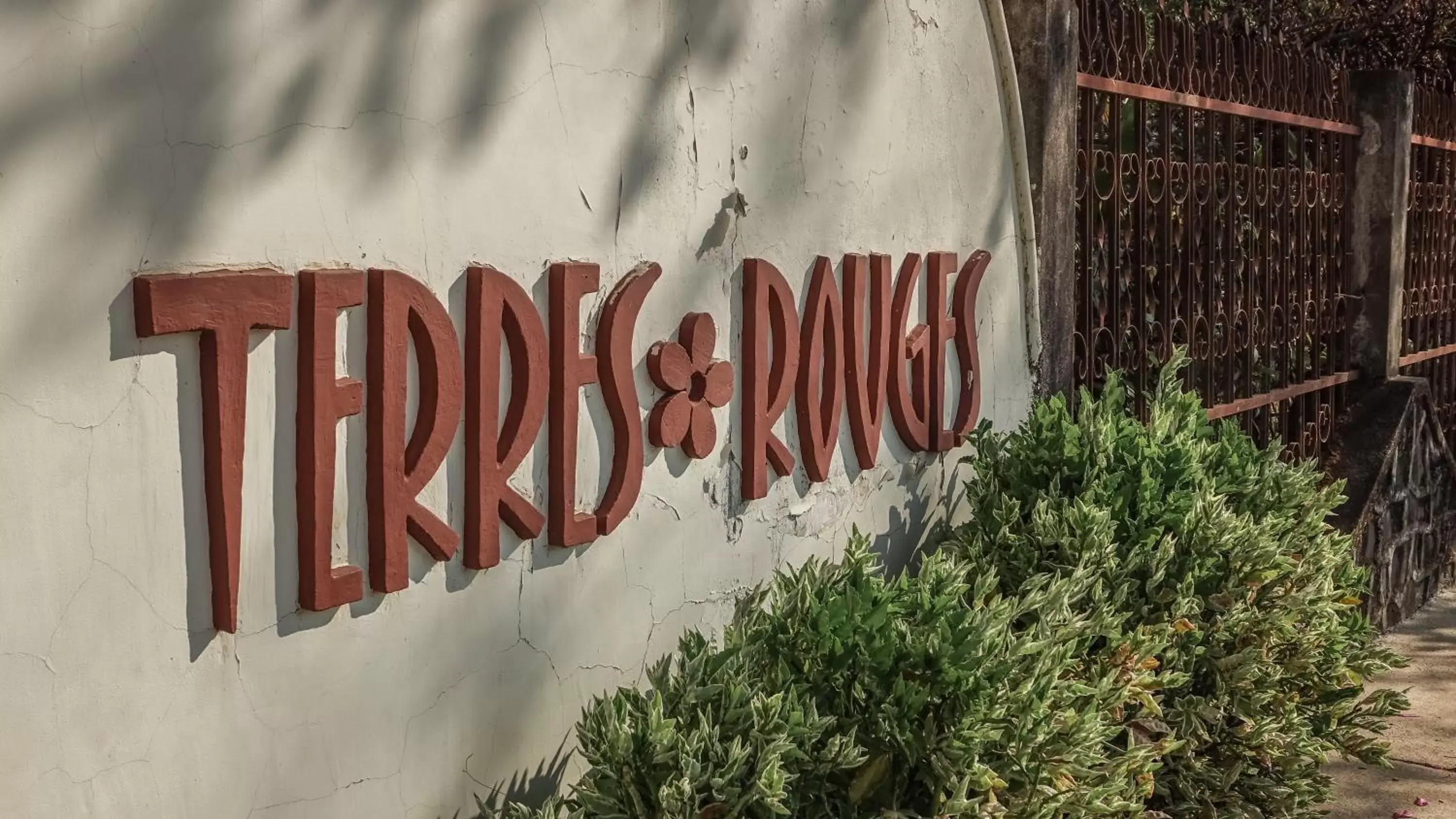 Facade/entrance in Terres Rouges Lodge