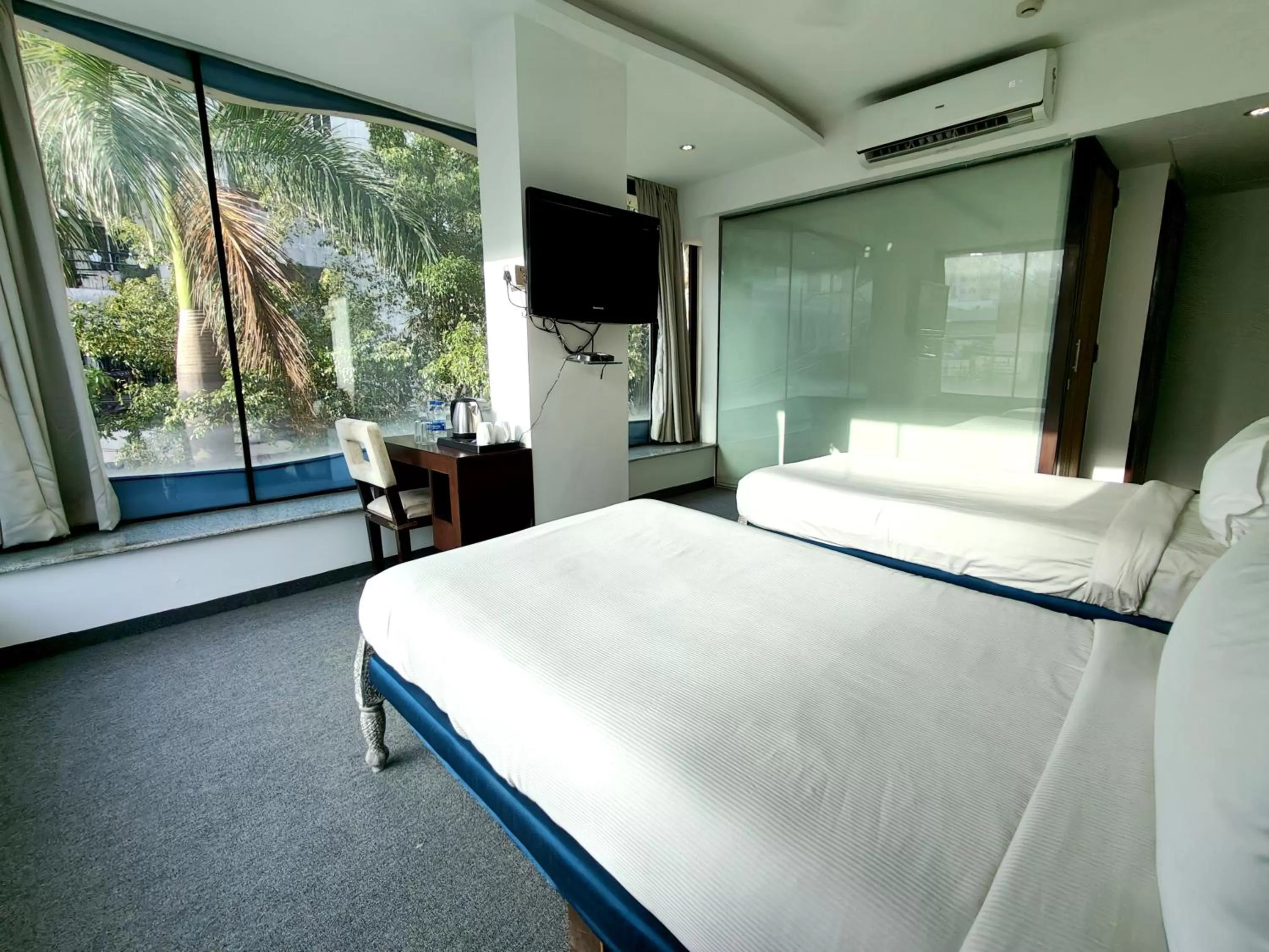 Photo of the whole room, Bed in The Sky Imperial Hotel Yahvi