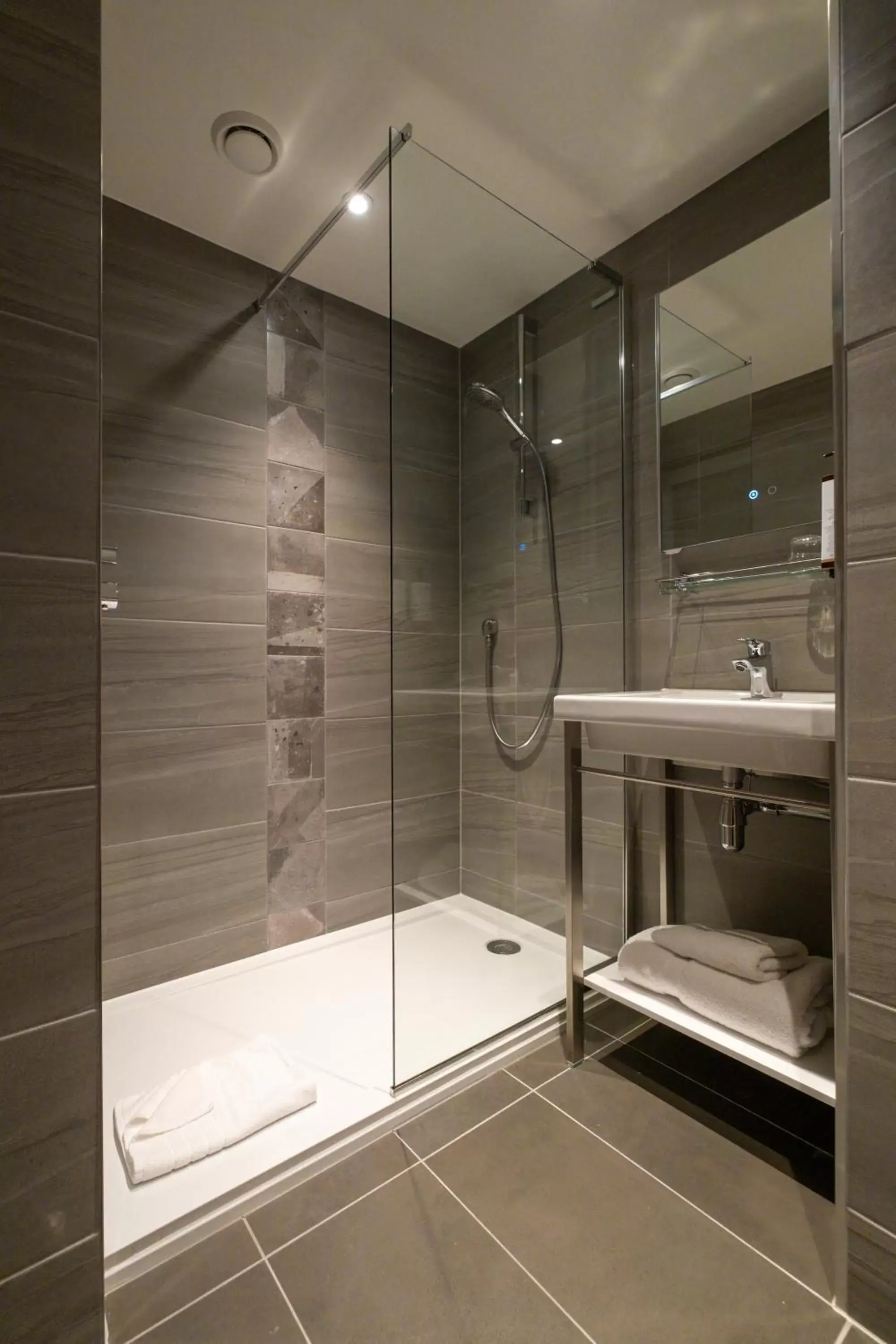 Shower, Bathroom in Mercure Newport