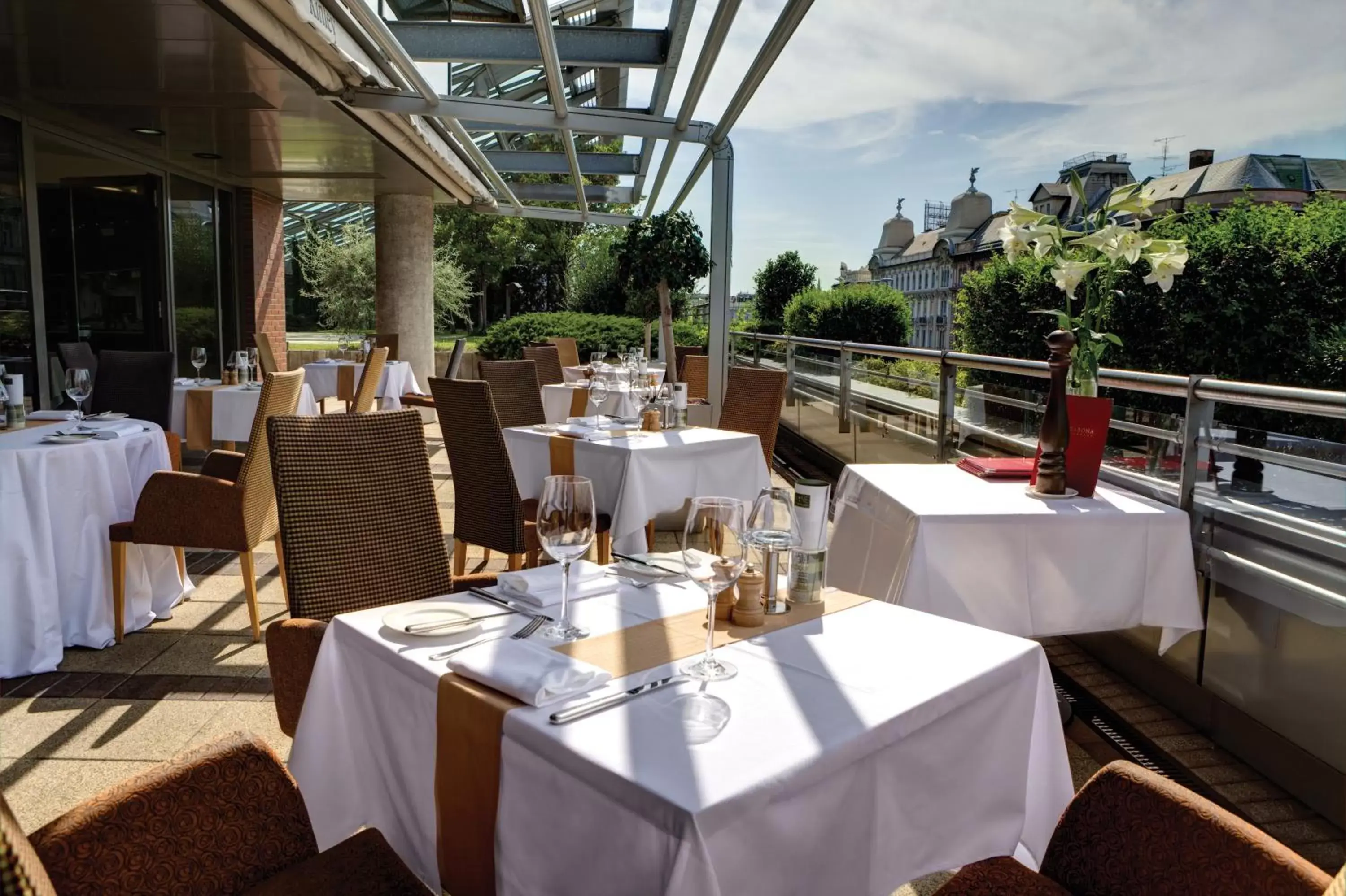Restaurant/Places to Eat in Crowne Plaza Budapest, an IHG Hotel