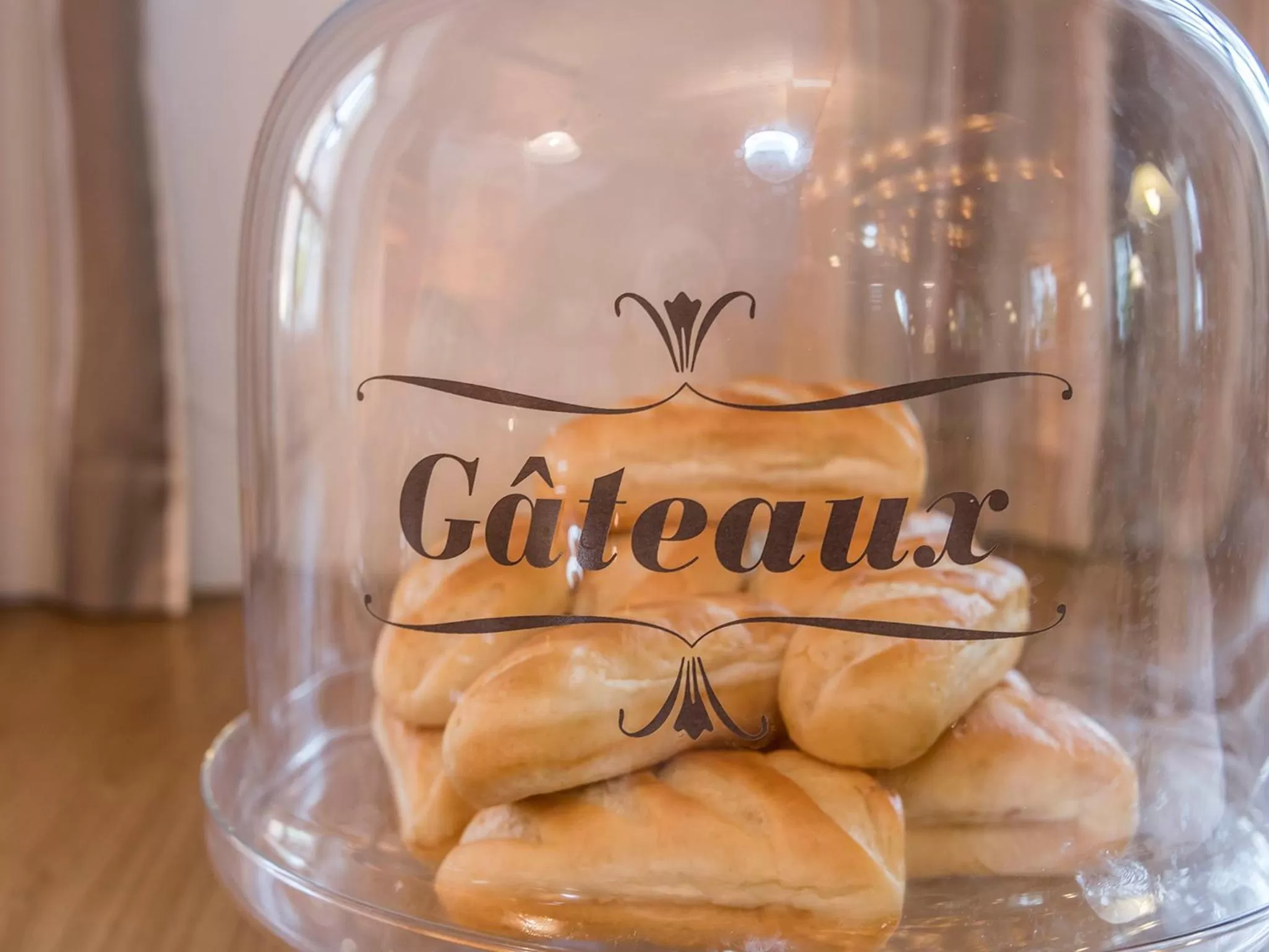 Buffet breakfast in Hotel Mutz Garni