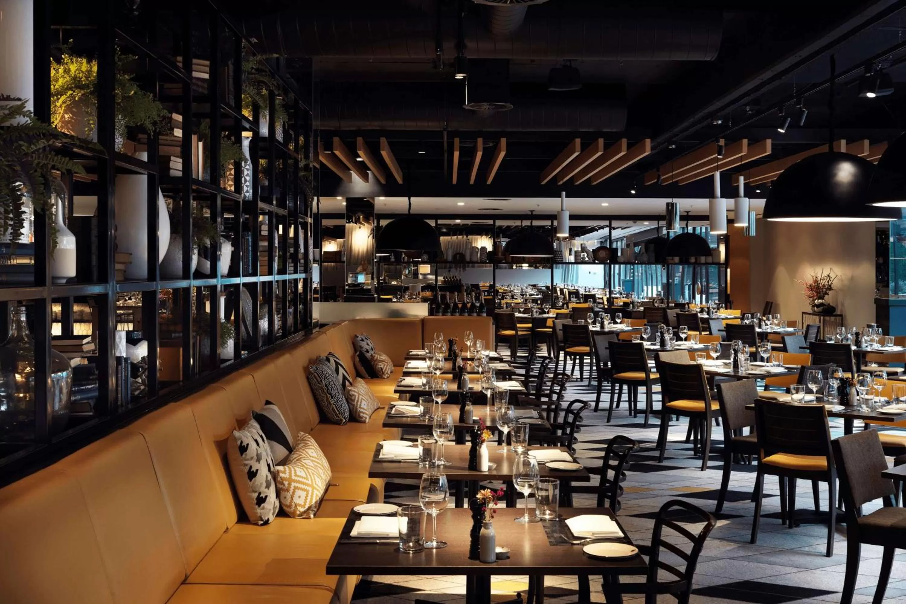 Restaurant/places to eat in QT Canberra