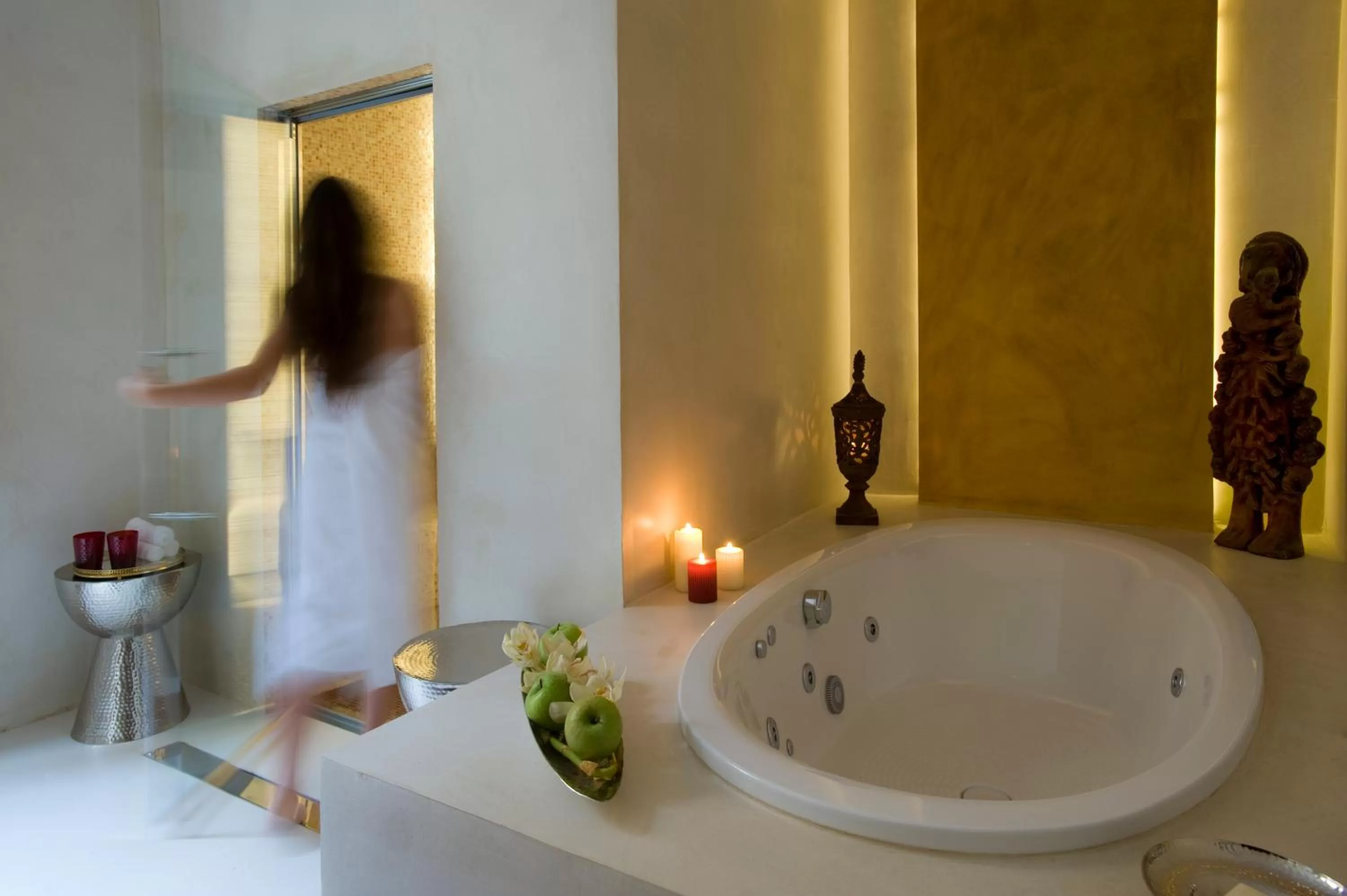 People in Piazza di Spagna 9