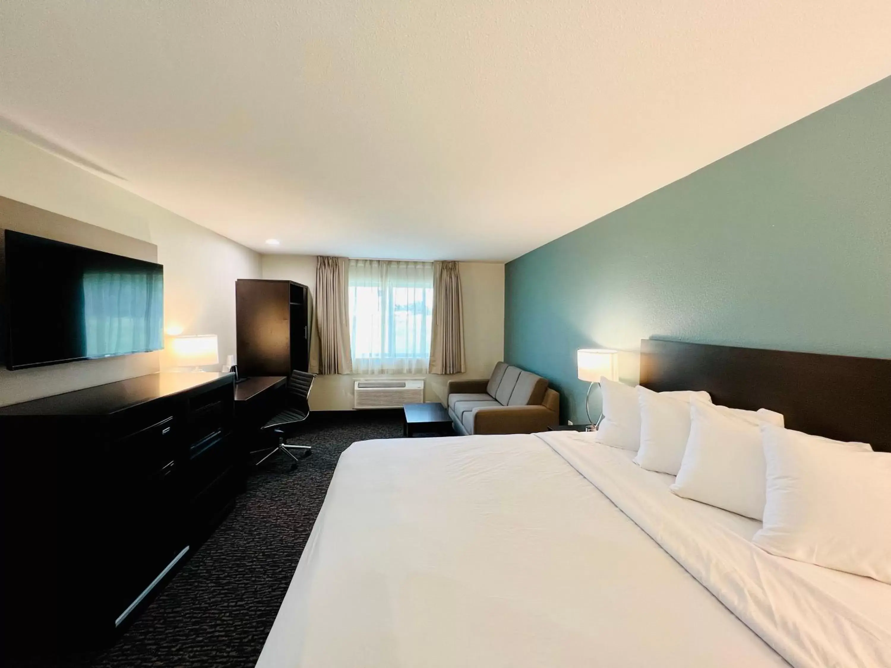 Bed in Americas Best Value Inn Wisconsin Dells-Lake Delton - Newly renovated