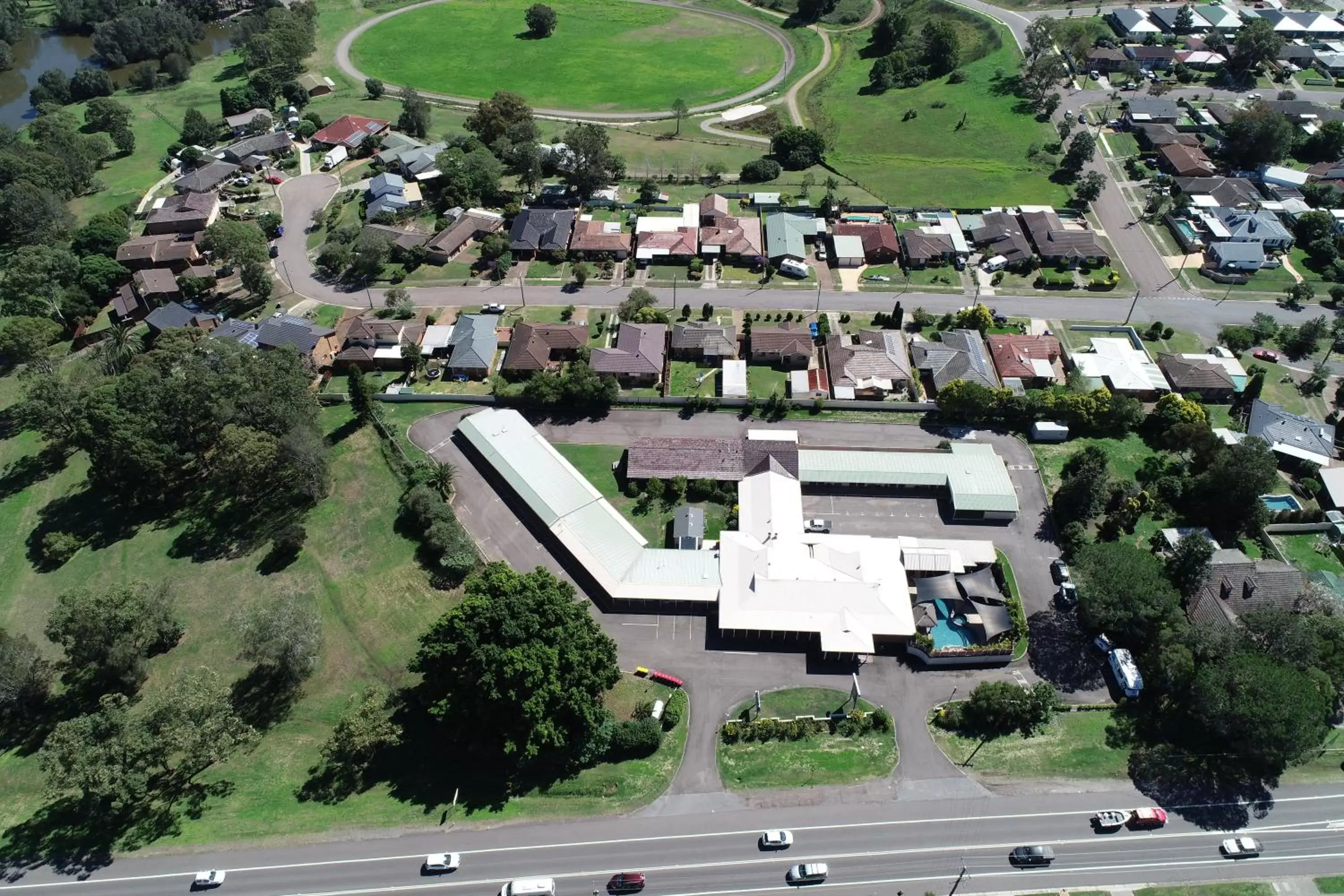 Bird's eye view, Bird's-eye View in Sleepy Hill Motor Inn