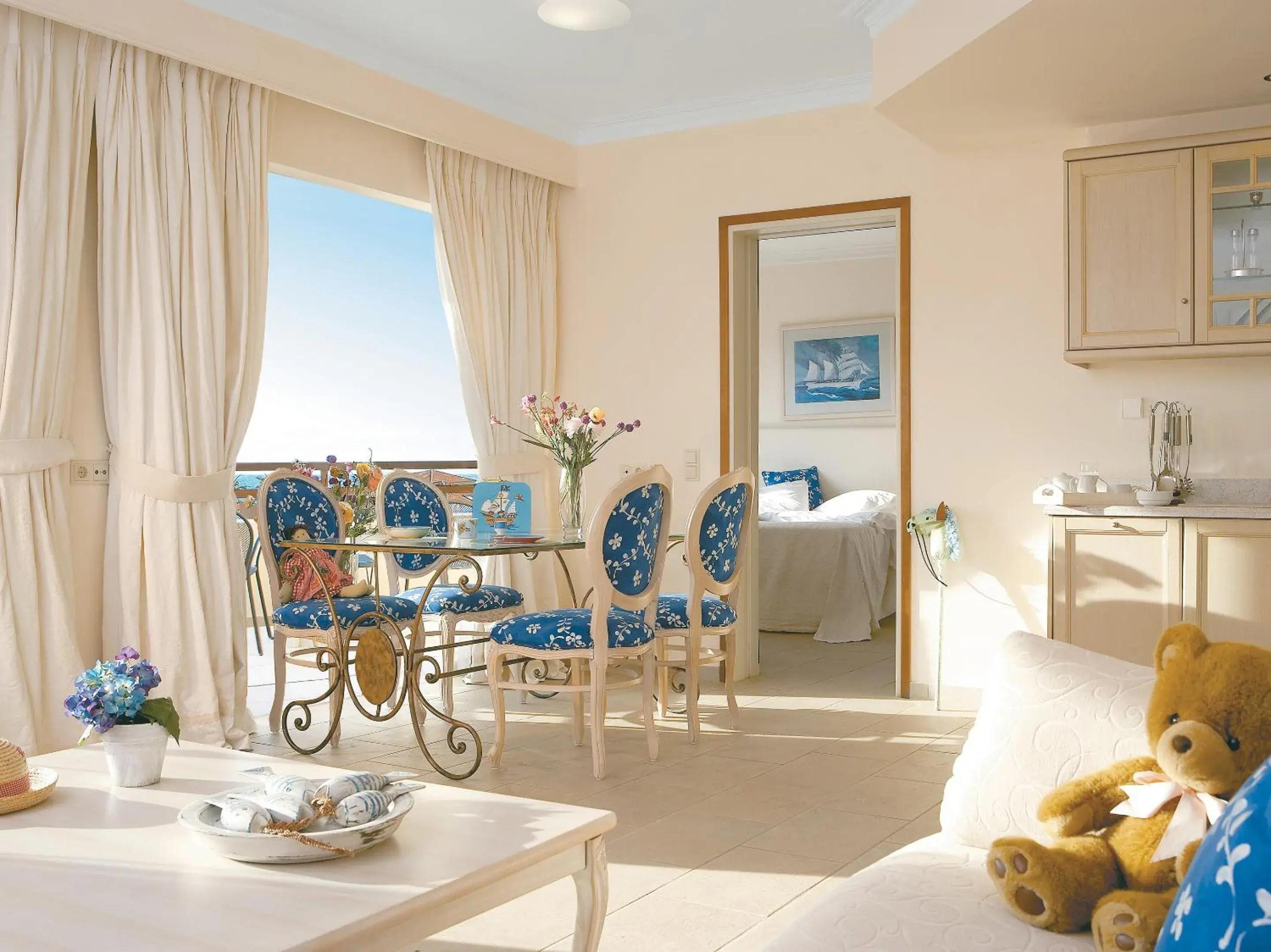 Living room, Restaurant/Places to Eat in Grecotel Marine Palace & Aqua Park