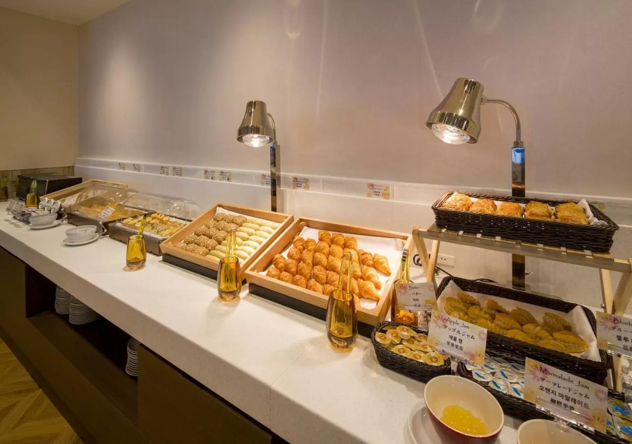 Buffet breakfast in Hotel Monterey Fukuoka