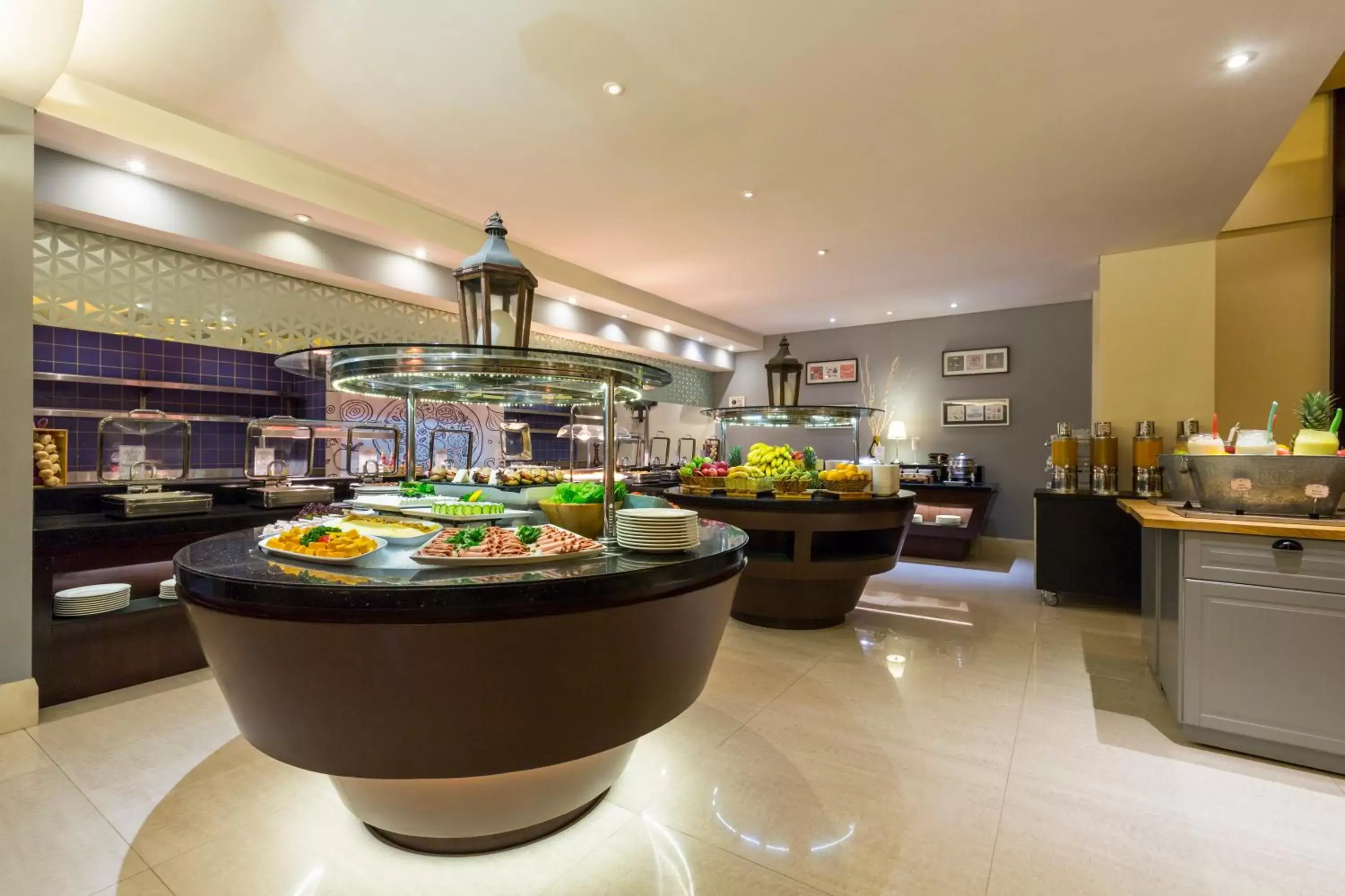 Restaurant/Places to Eat in Novotel Deira City Centre
