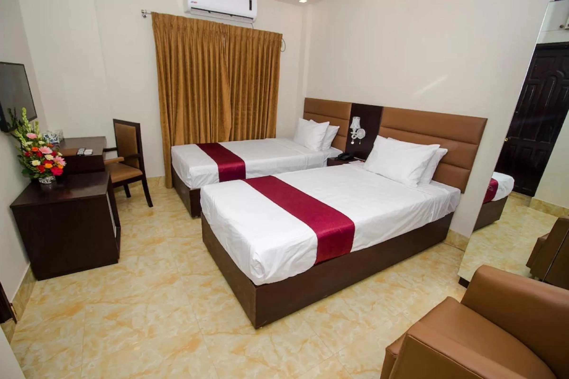 Bed in Hotel Gulshan Lake View