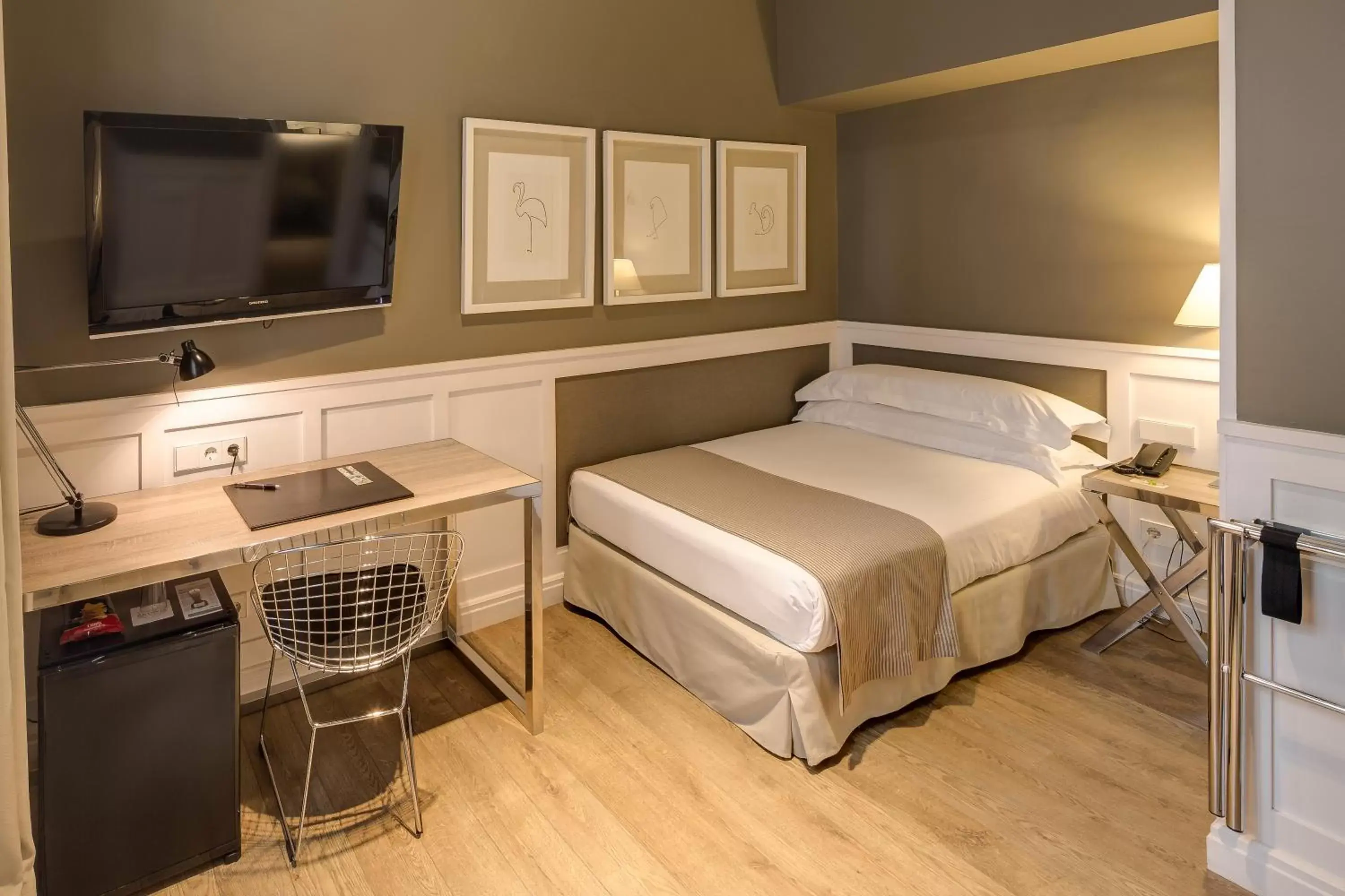Basic Single Room in Hotel Granvia