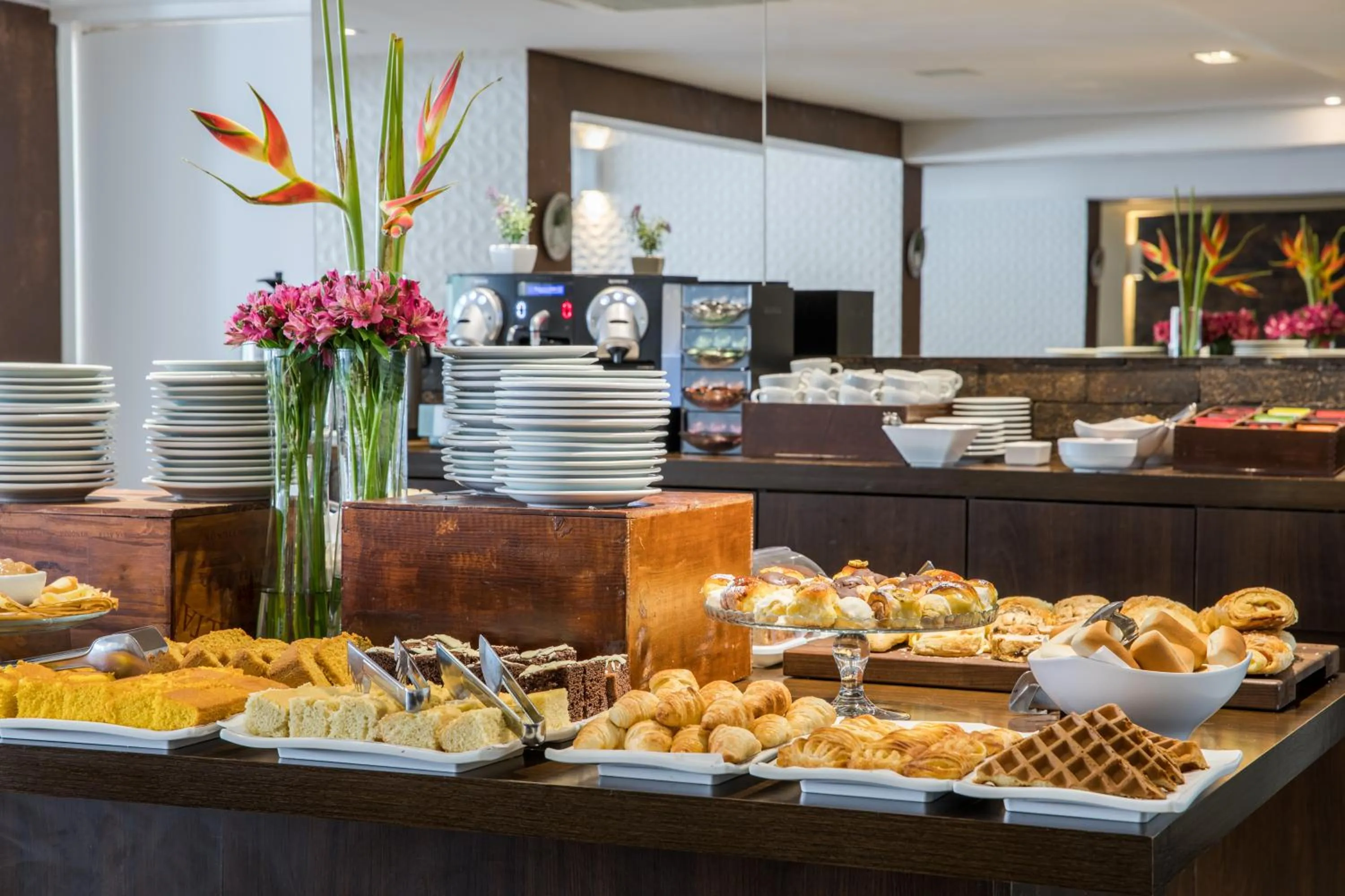 Restaurant/places to eat in Hotel Heritage