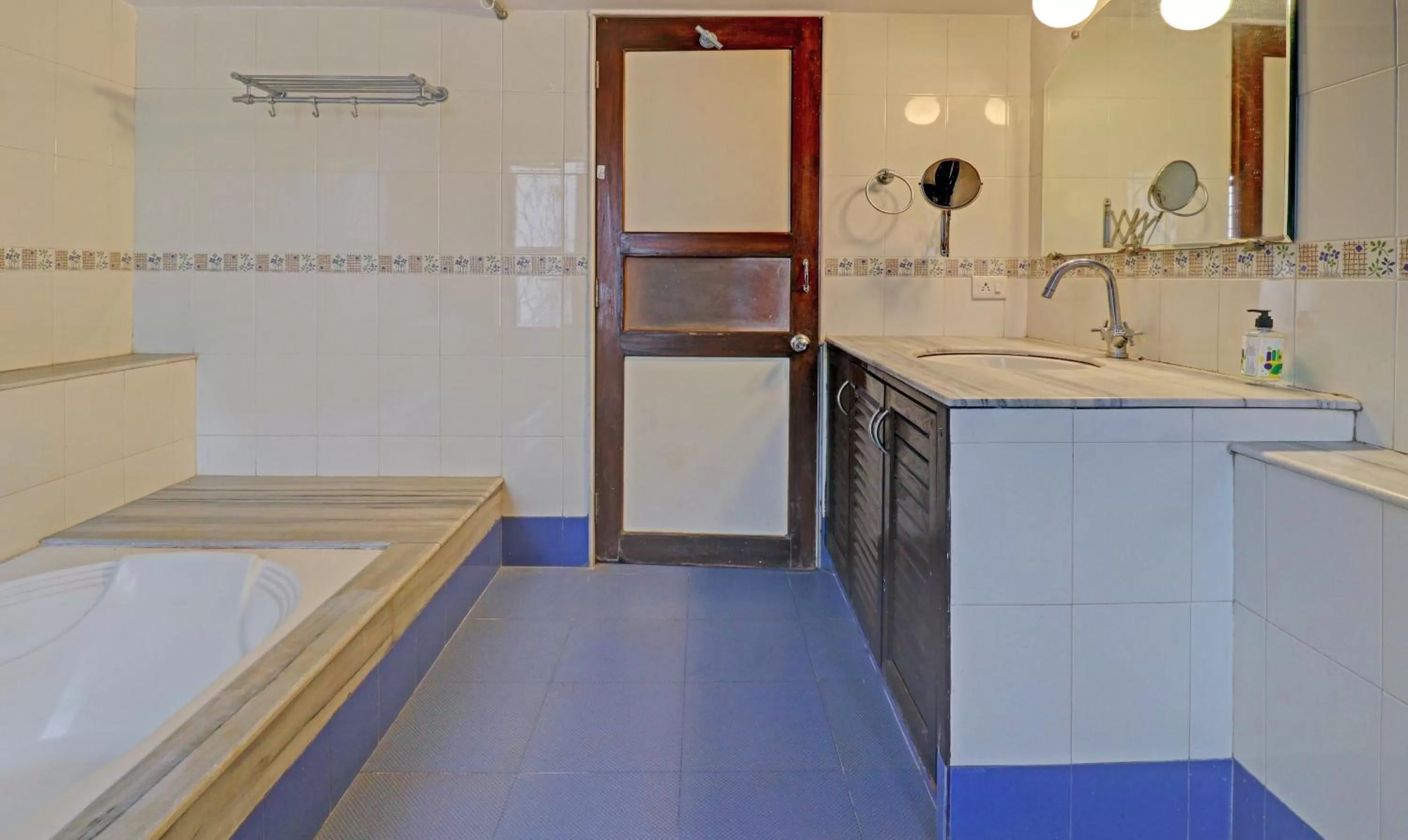 Kitchen or kitchenette in Itsy Hotels Vailankanni Natures Inn