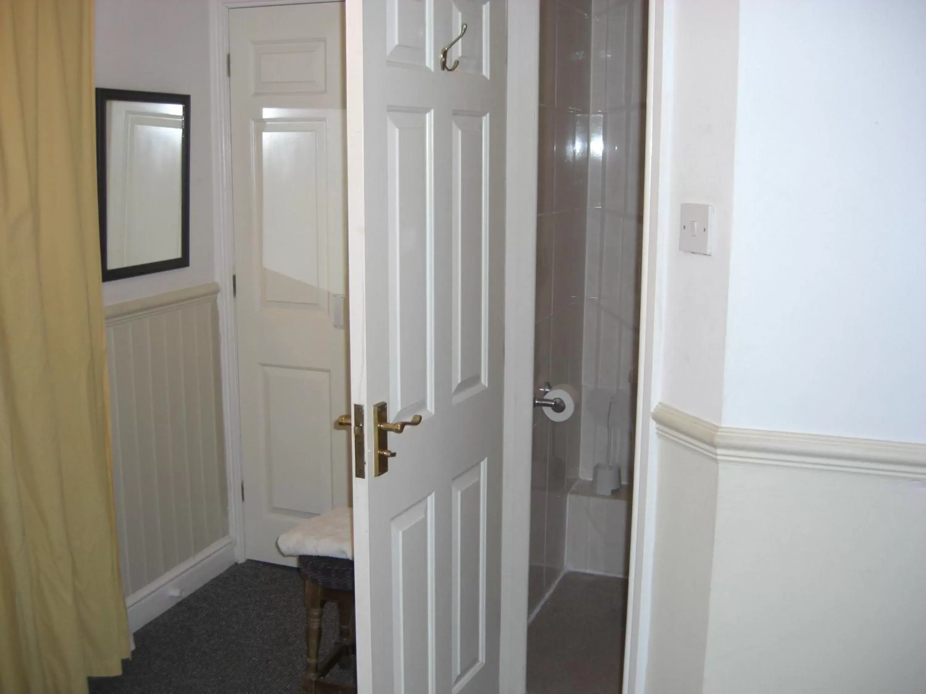 Bathroom in Lynebank House Hotel, Bed & Breakfast