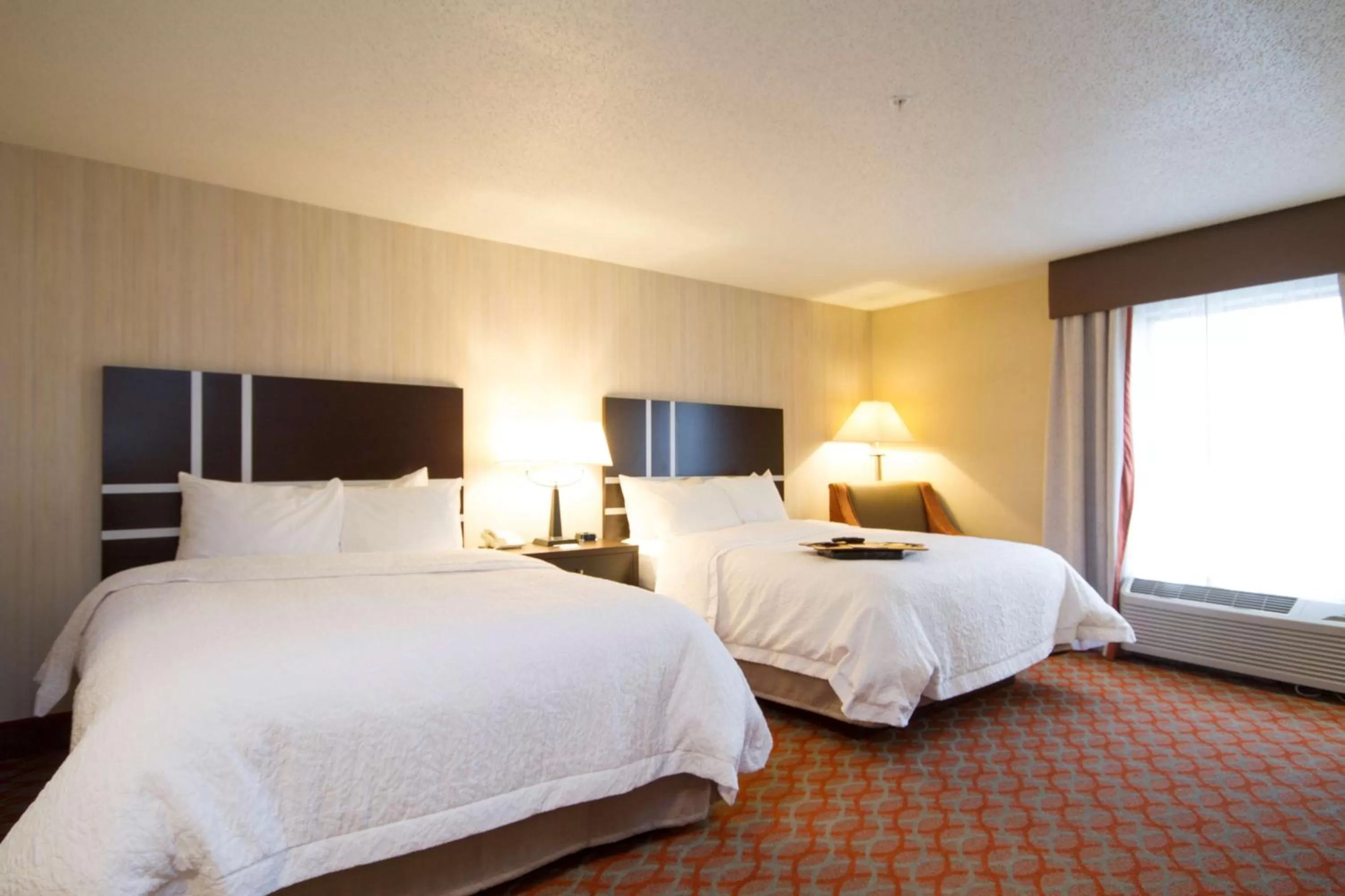 Queen Room with Two Queen Beds - Disability Access with Bathtub in Hampton Inn Marshall