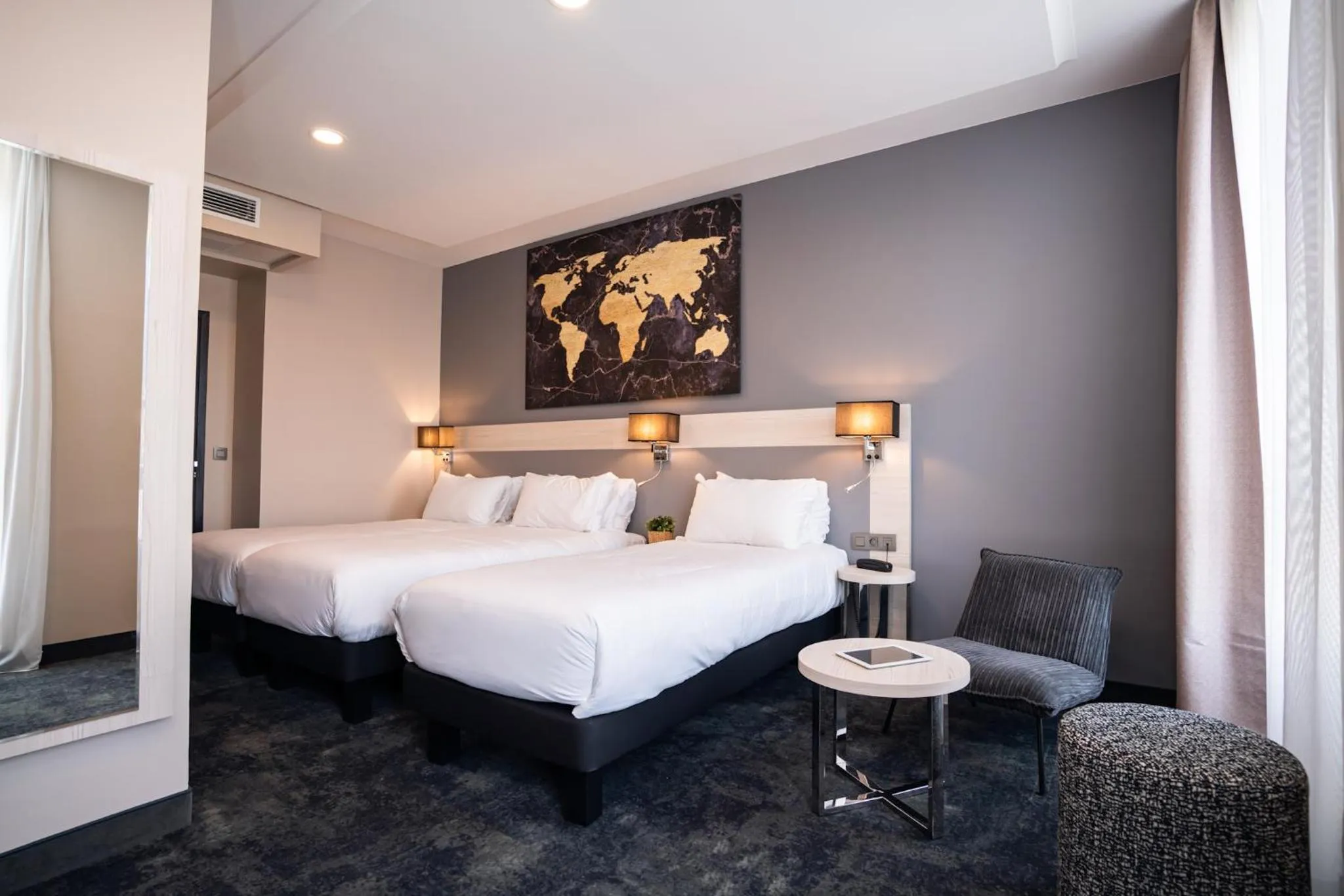 Bed in Hôtel Univers