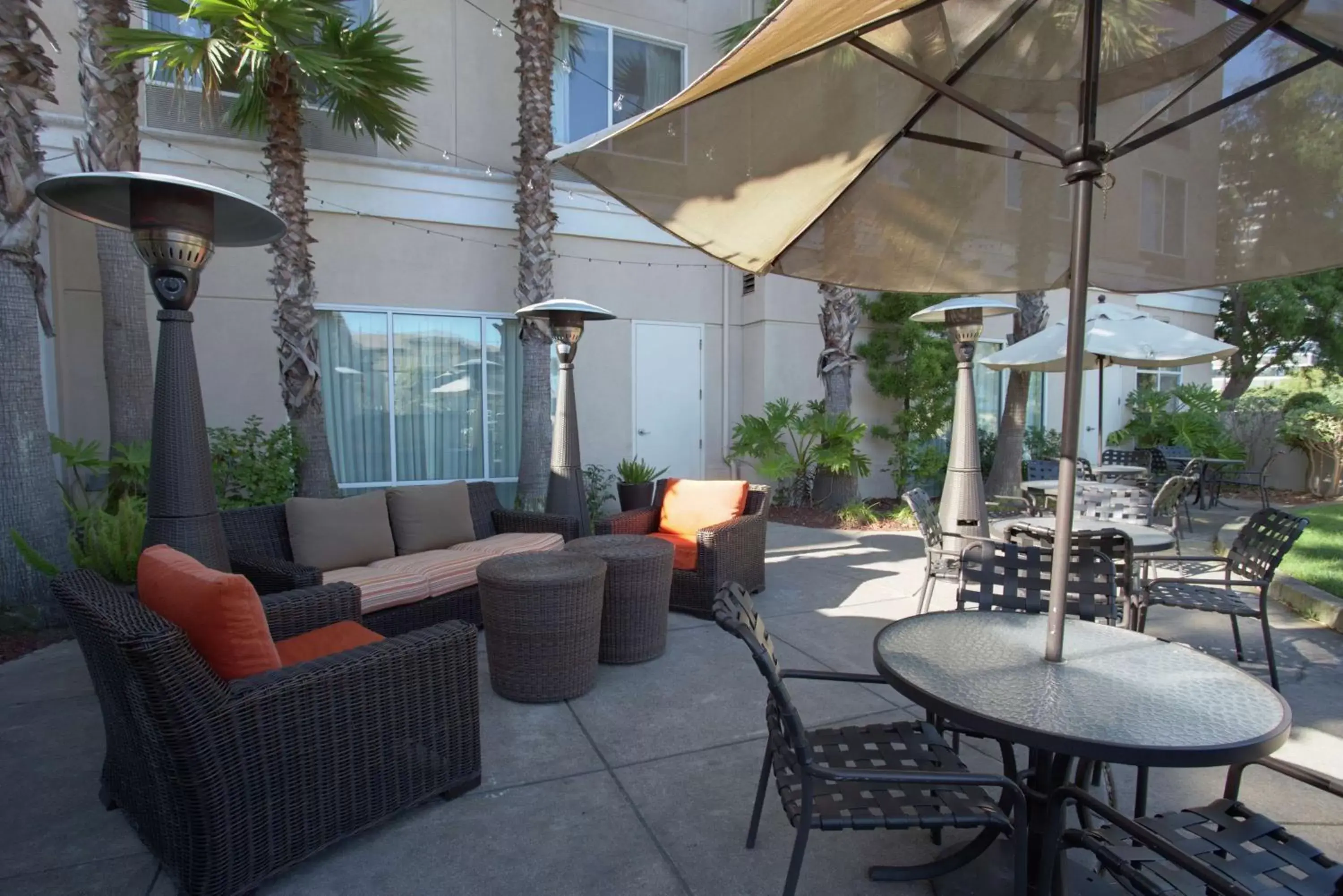 Patio in Hilton Garden Inn San Francisco Airport North