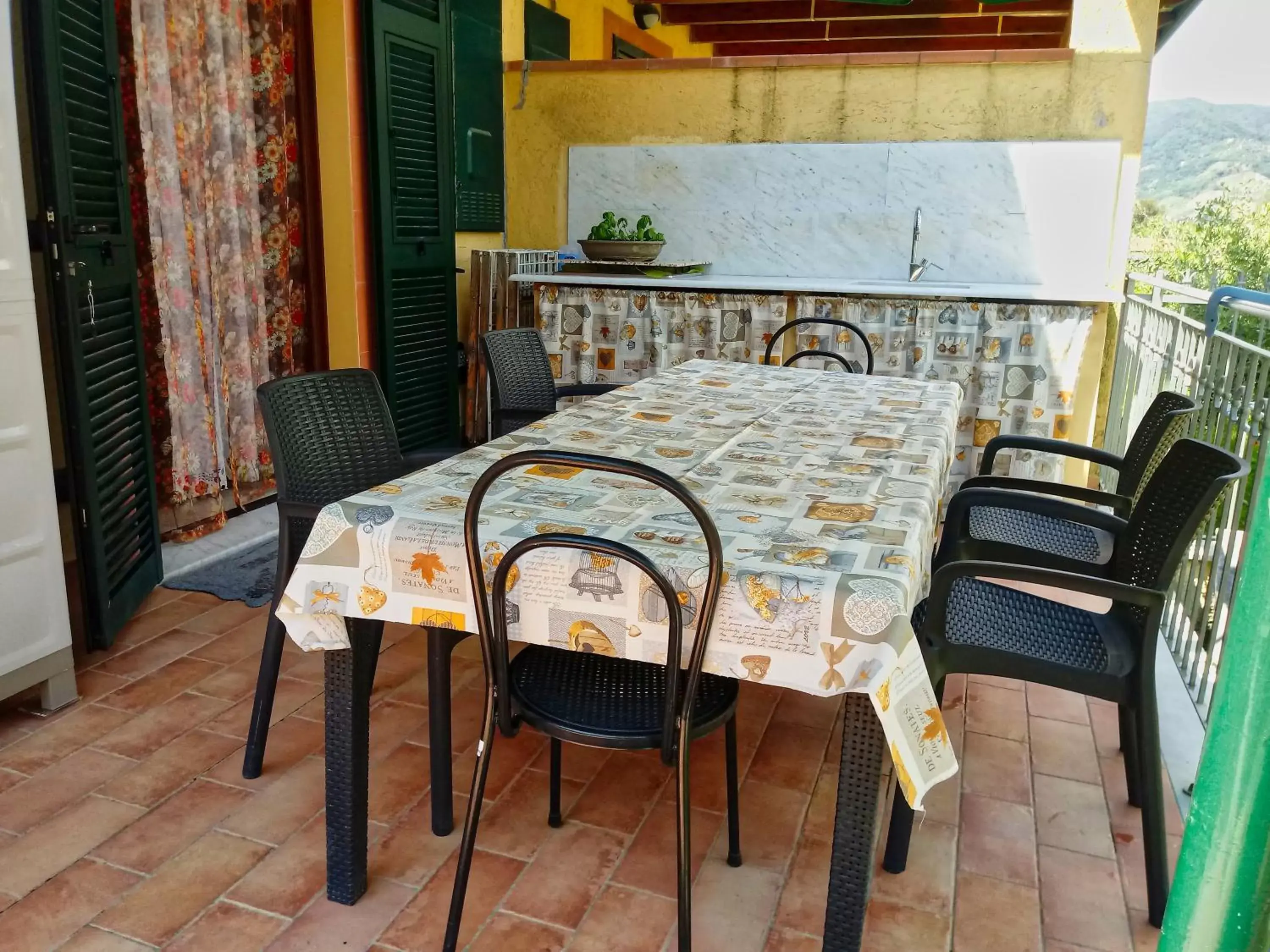 Patio, Dining Area in Sally's B&B