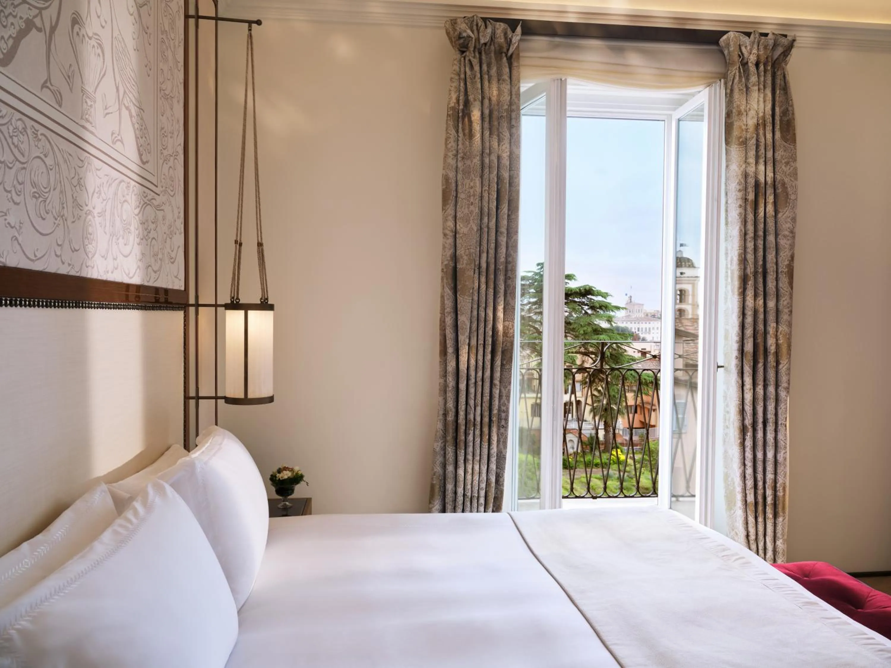 Bedroom, Bed in Hotel Eden - Dorchester Collection