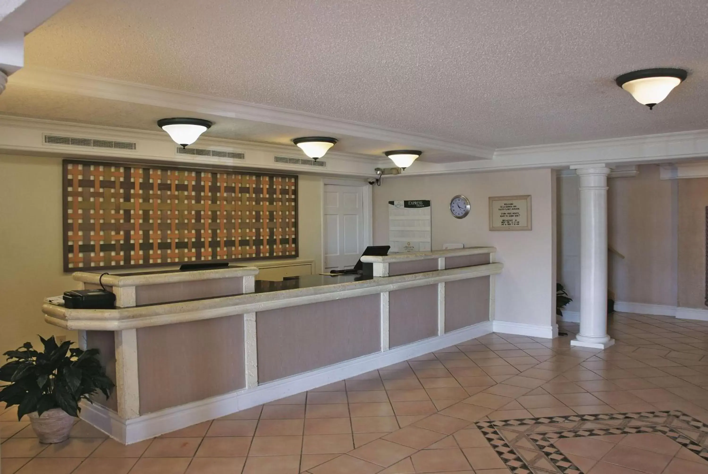 Lobby or reception, Lobby/Reception in La Quinta Inn by Wyndham Clute Lake Jackson