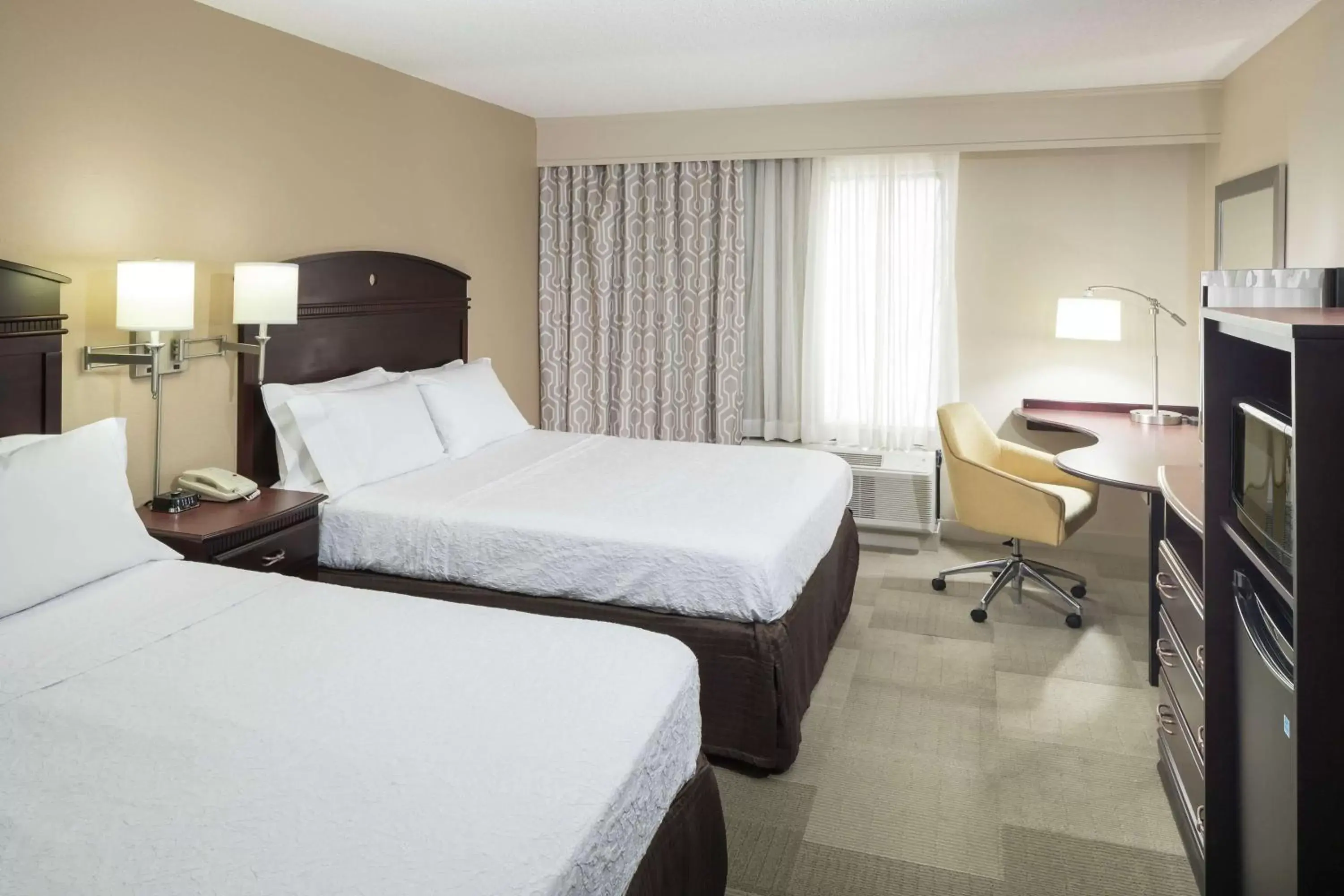 Bedroom, Bed in Hampton Inn & Suites Pensacola I-10 N at University Town Plaza